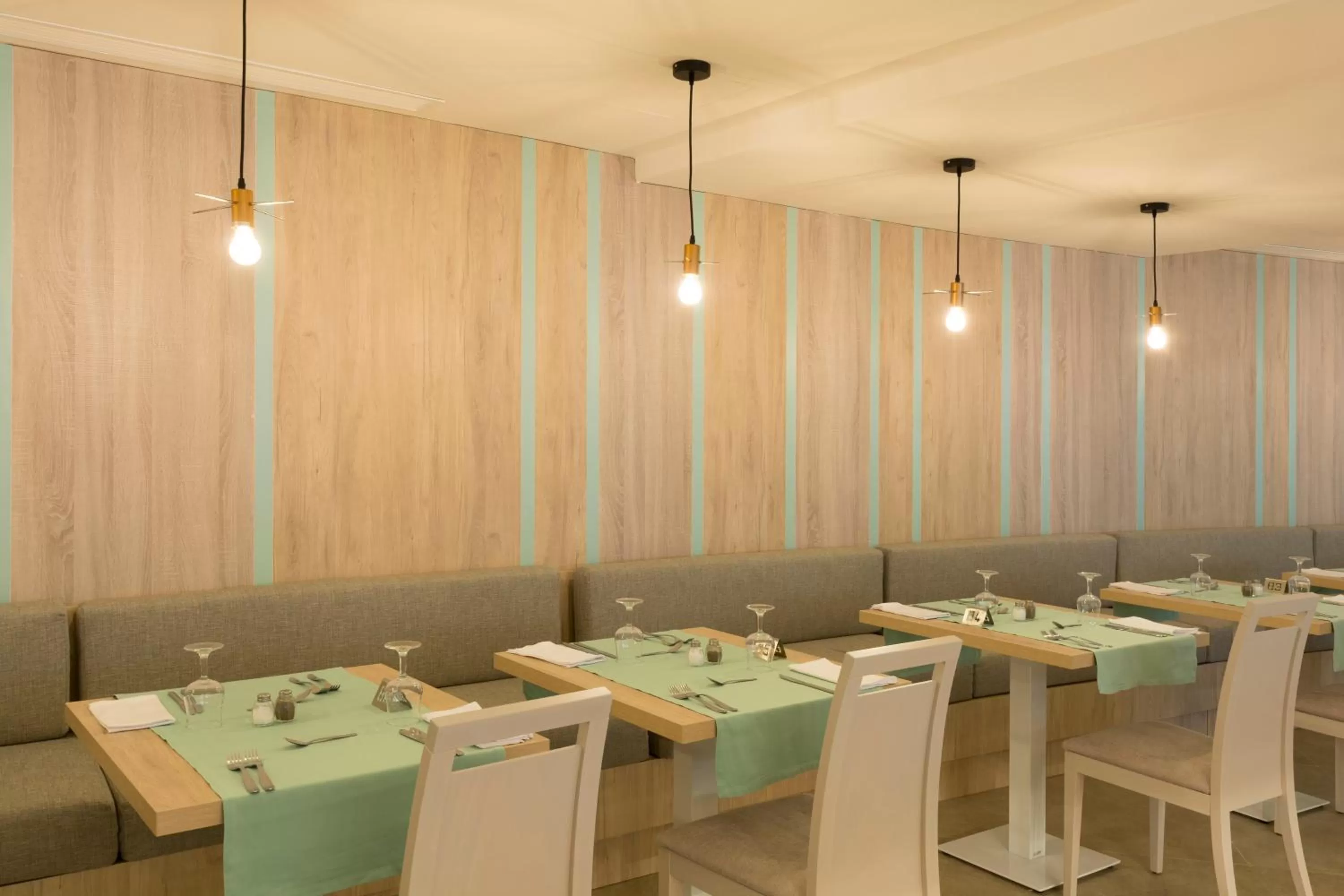 Restaurant/places to eat in HSM Linda Playa