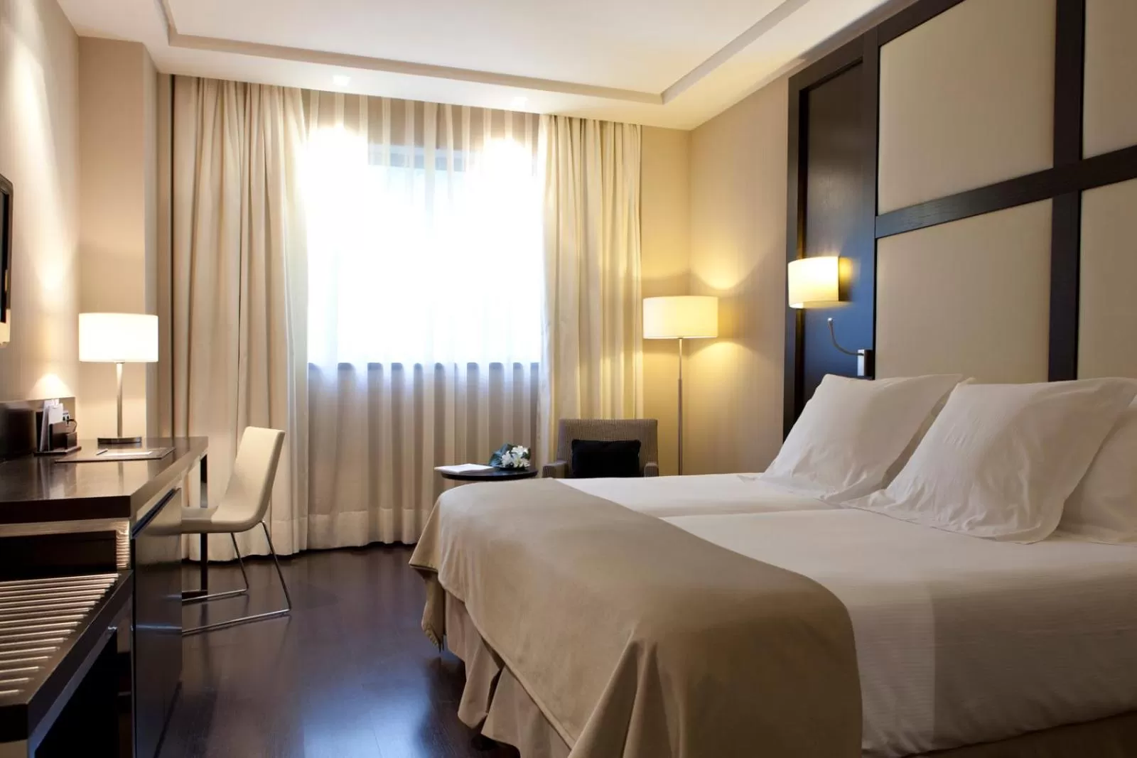 Bedroom, Bed in Hotel Maydrit Airport