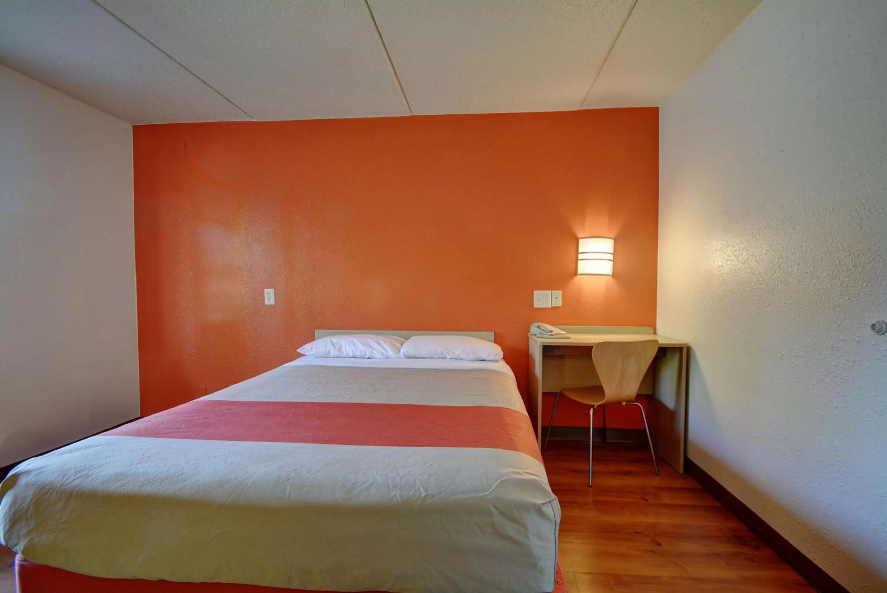 Bedroom, Bed in Motel 6-Chicopee, MA - Springfield