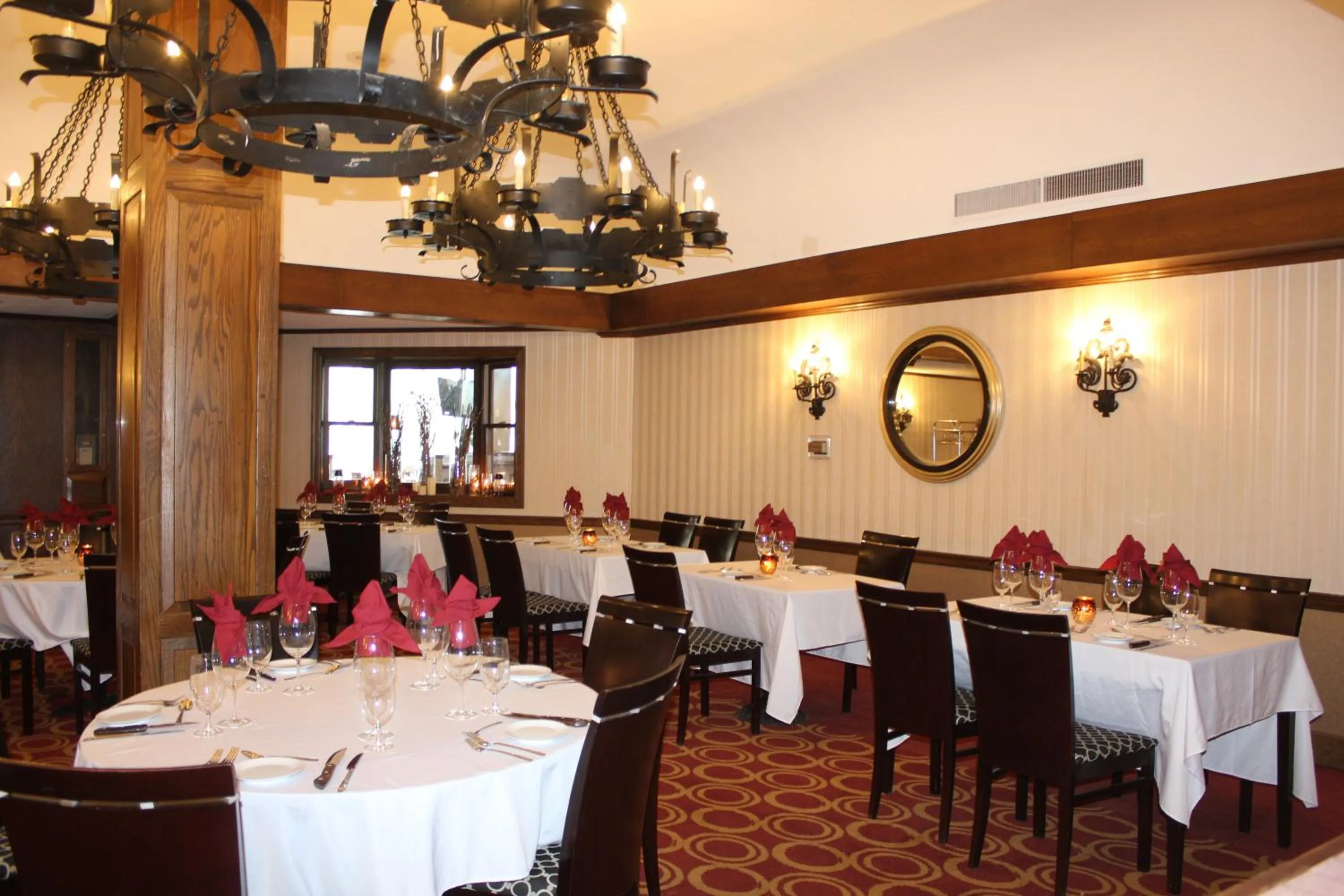 Dinner, Restaurant/Places to Eat in The Avalon Hotel and Conference Center