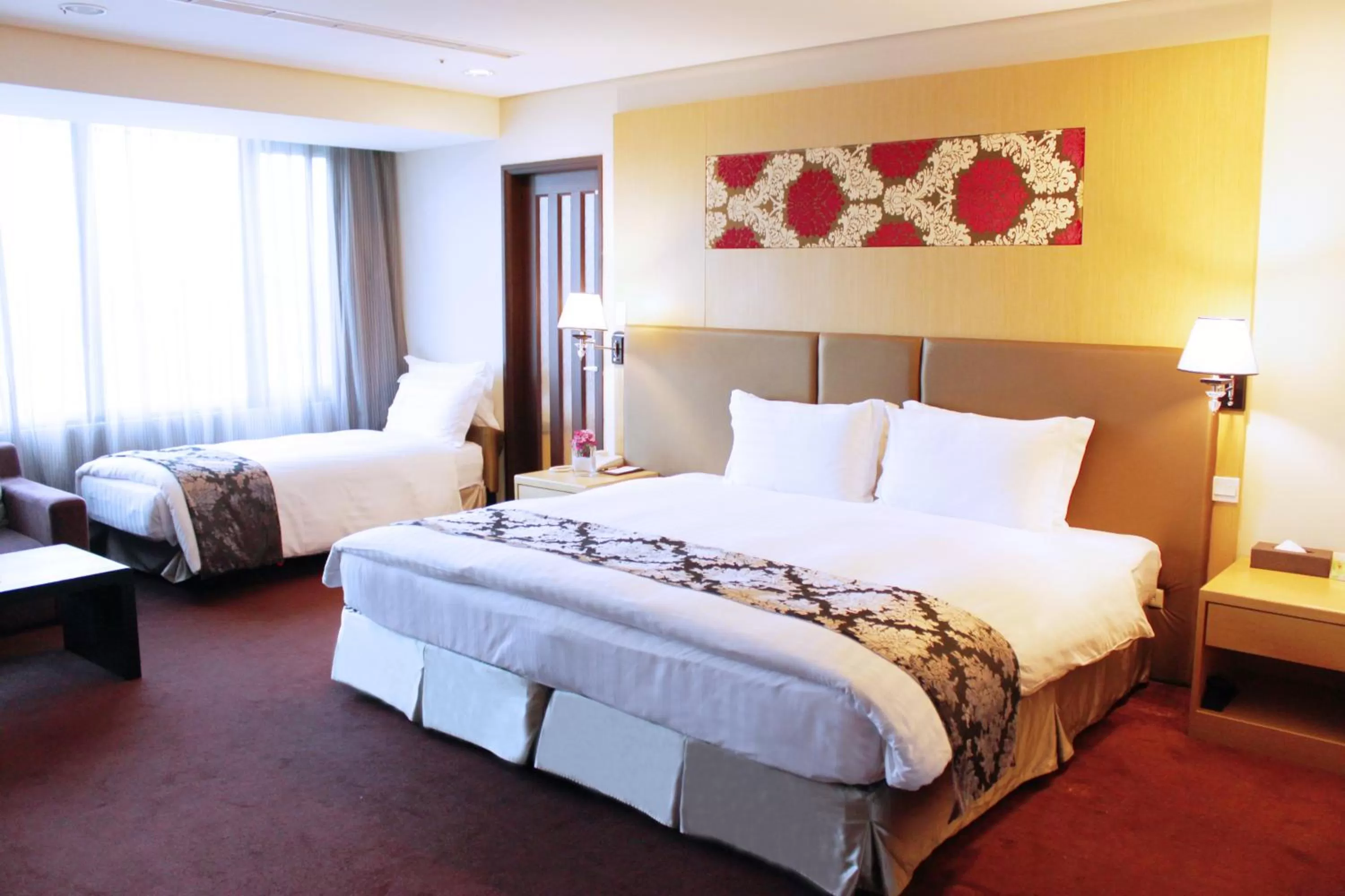 Photo of the whole room, Bed in Golden Tulip Zhong Xin Hotel Taichung