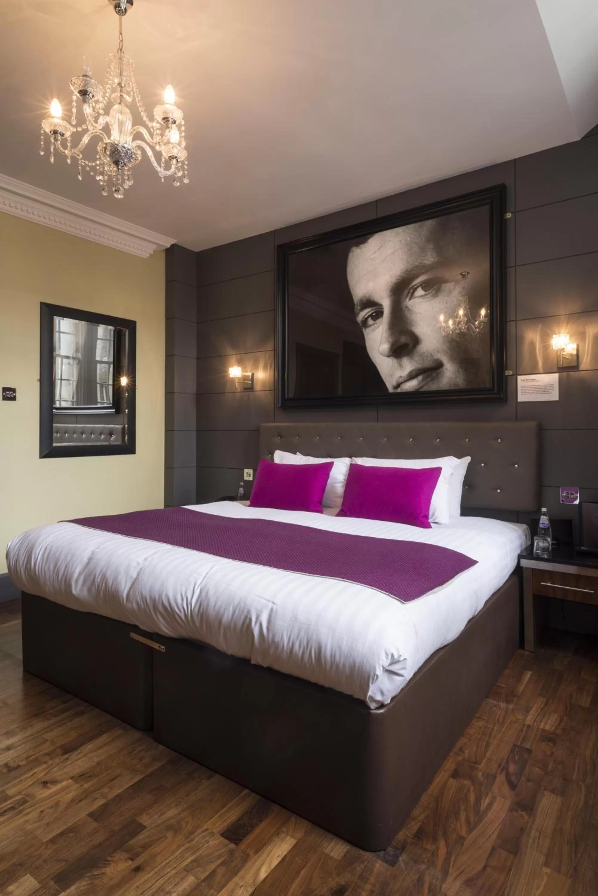 Bedroom, Bed in Angels Share Hotel