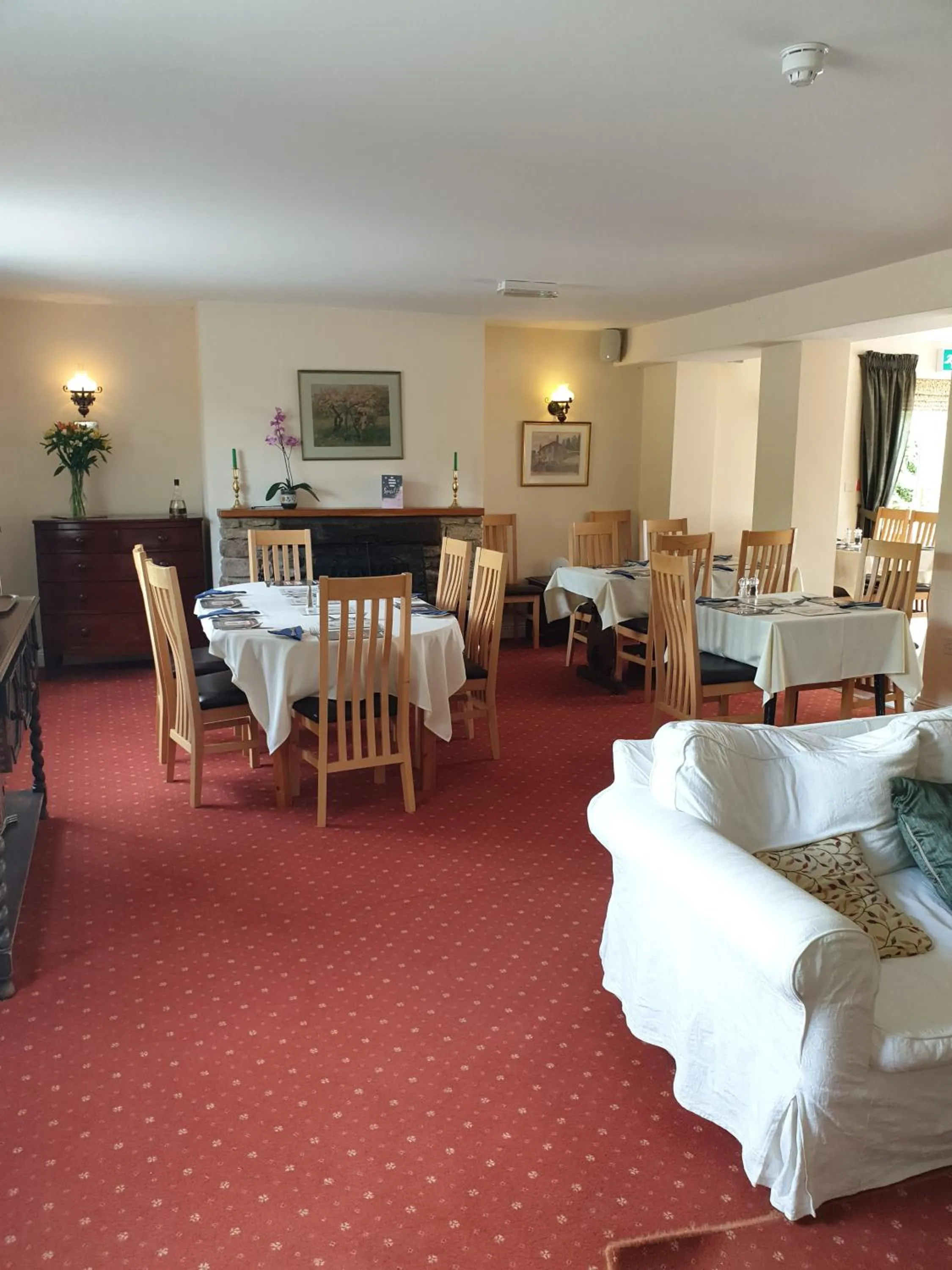 Restaurant/places to eat in the old red lion