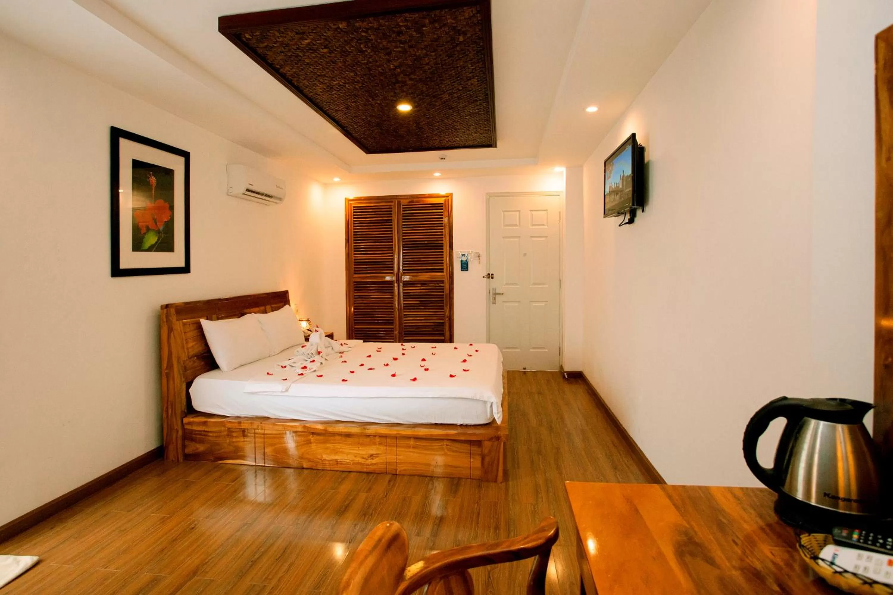 Photo of the whole room, Bed in Rex Hotel & Apartment