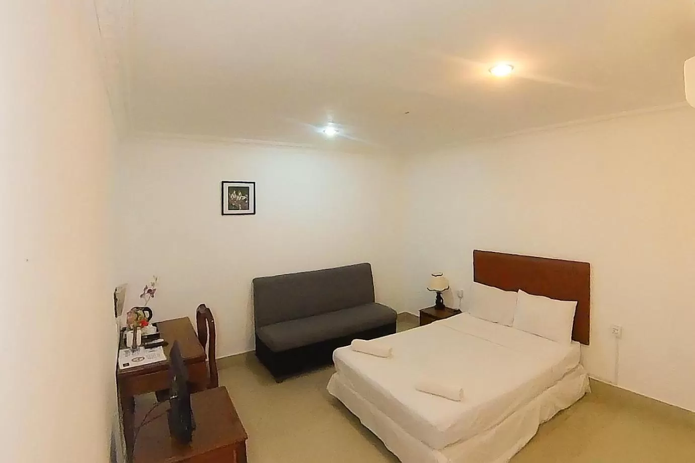 Bed in Riverside Hotel Phnom Penh