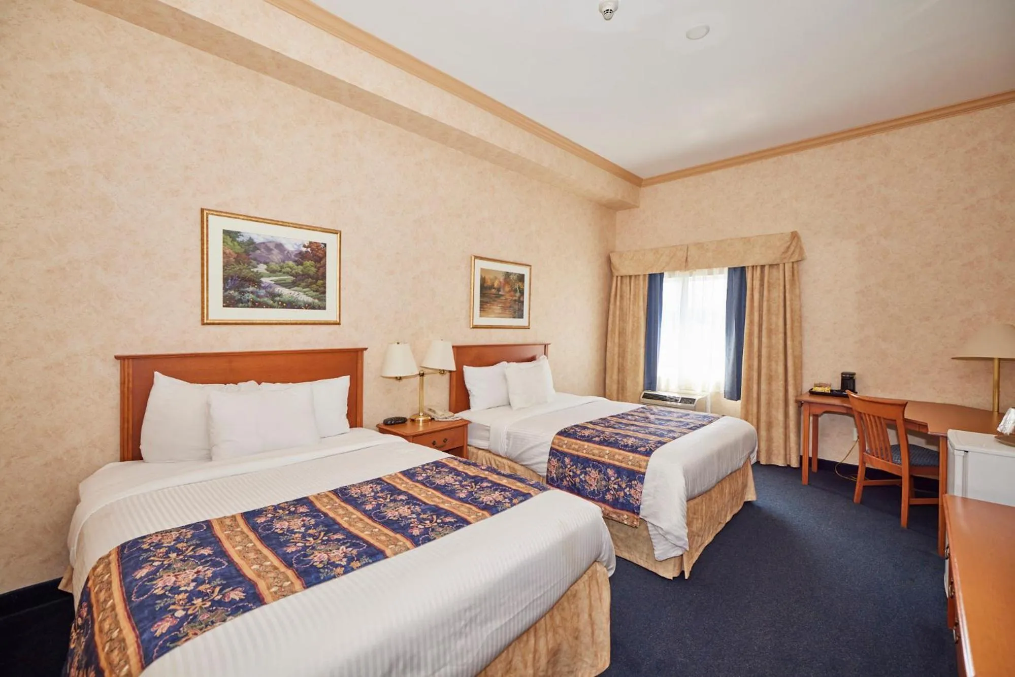 Two Doubles/Queens Room in The Glengate Hotel & Suites