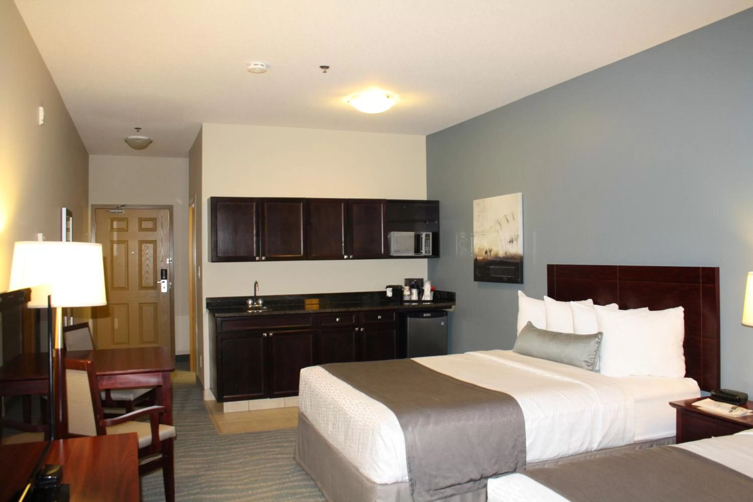 Photo of the whole room, Bed in Best Western Rocky Mountain House Inn & Suites