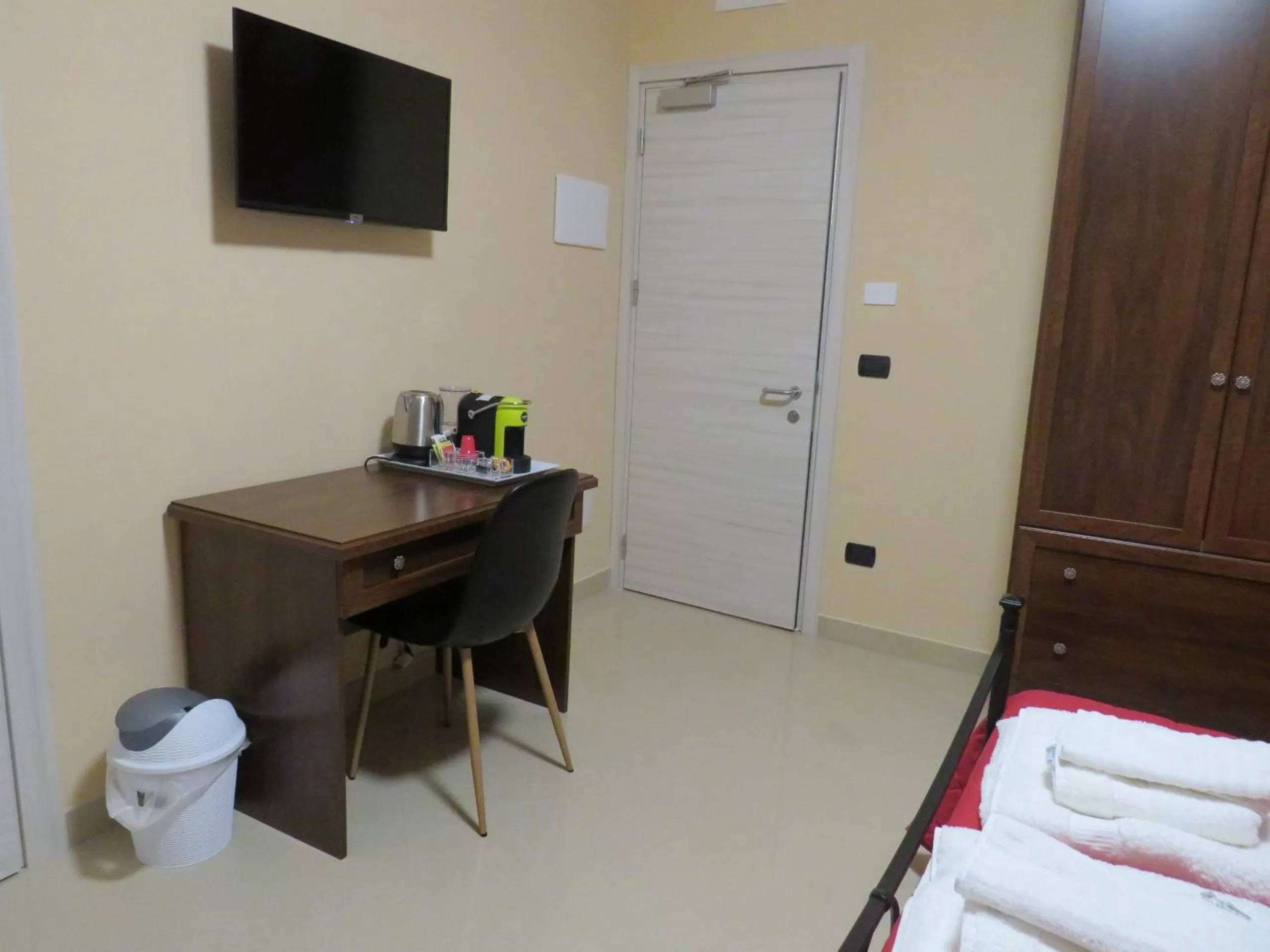 TV and multimedia, TV/Entertainment Center in B&B Romano