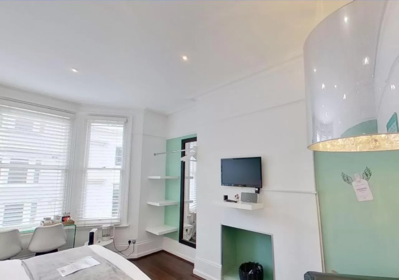 TV and multimedia, Bed in Hotel Nineteen