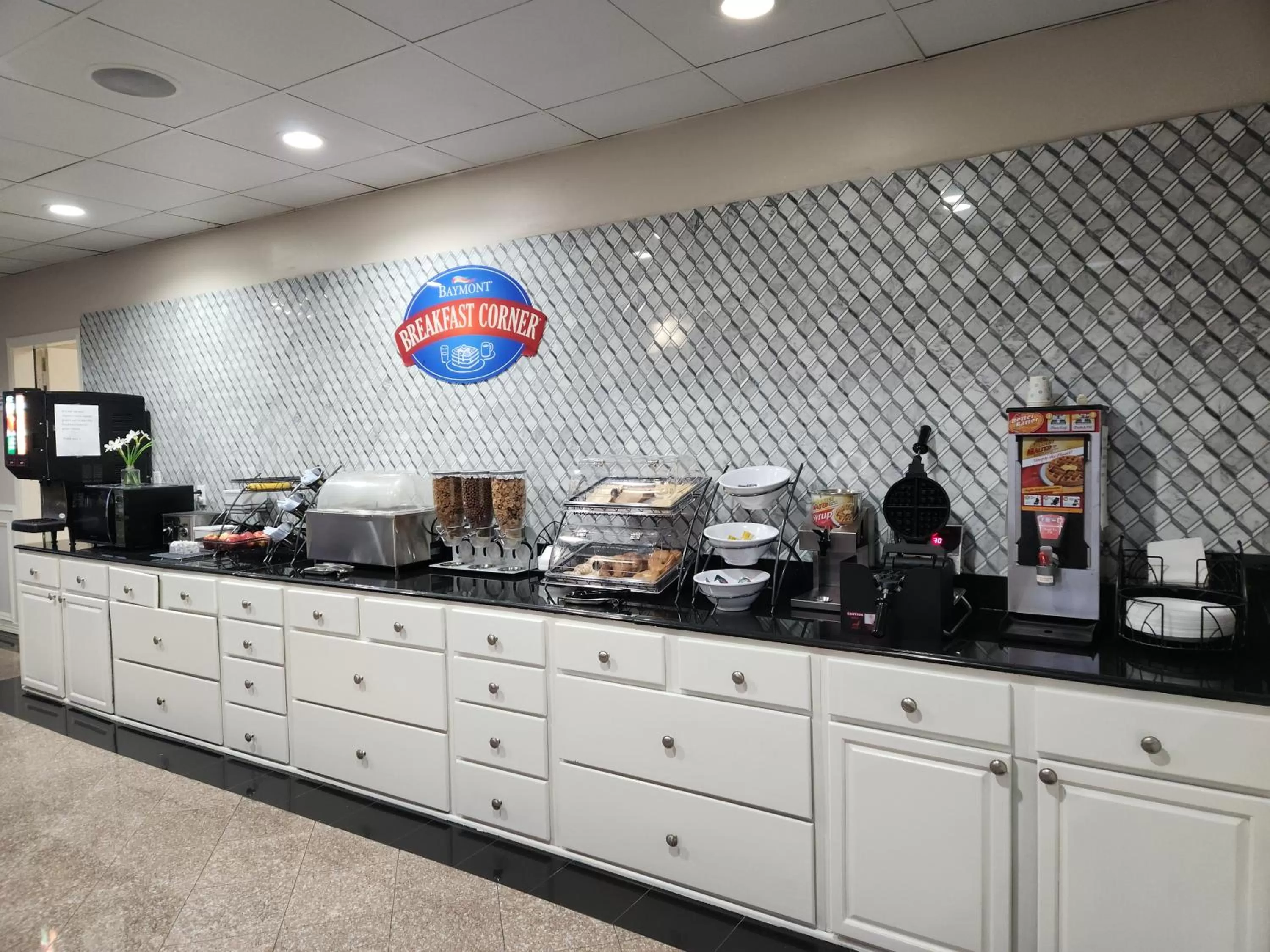 Buffet breakfast in Baymont by Wyndham Houston Brookhollow