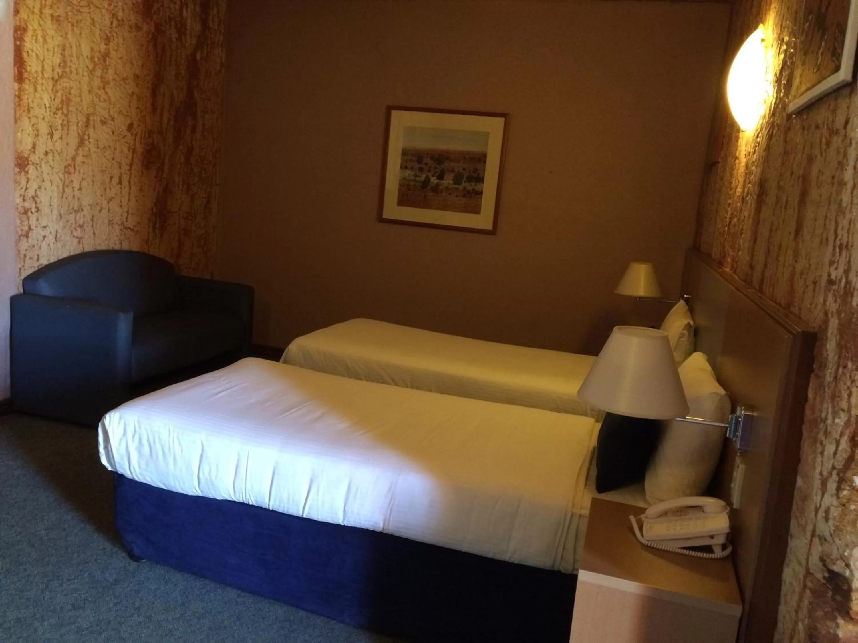Photo of the whole room, Bed in Desert Cave Hotel