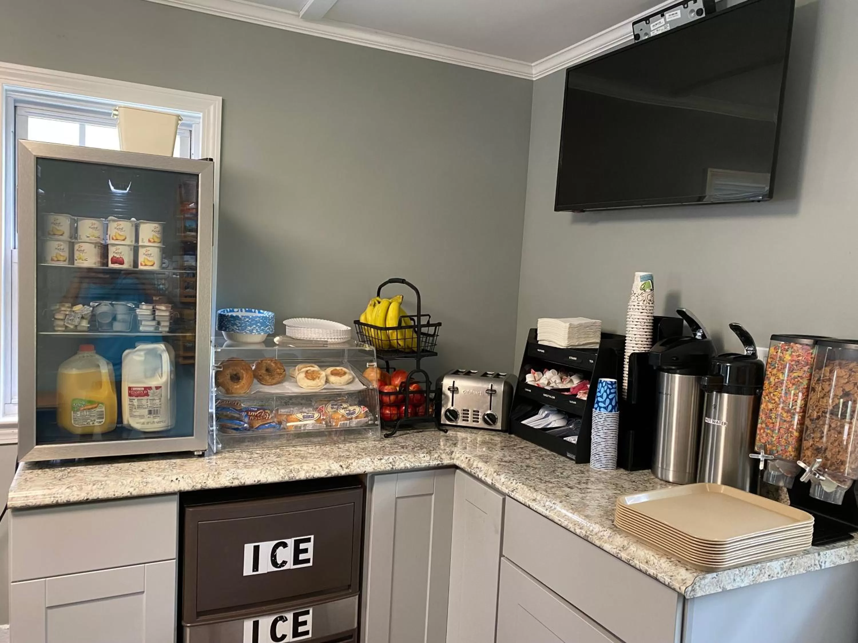 Breakfast in Villager Motel