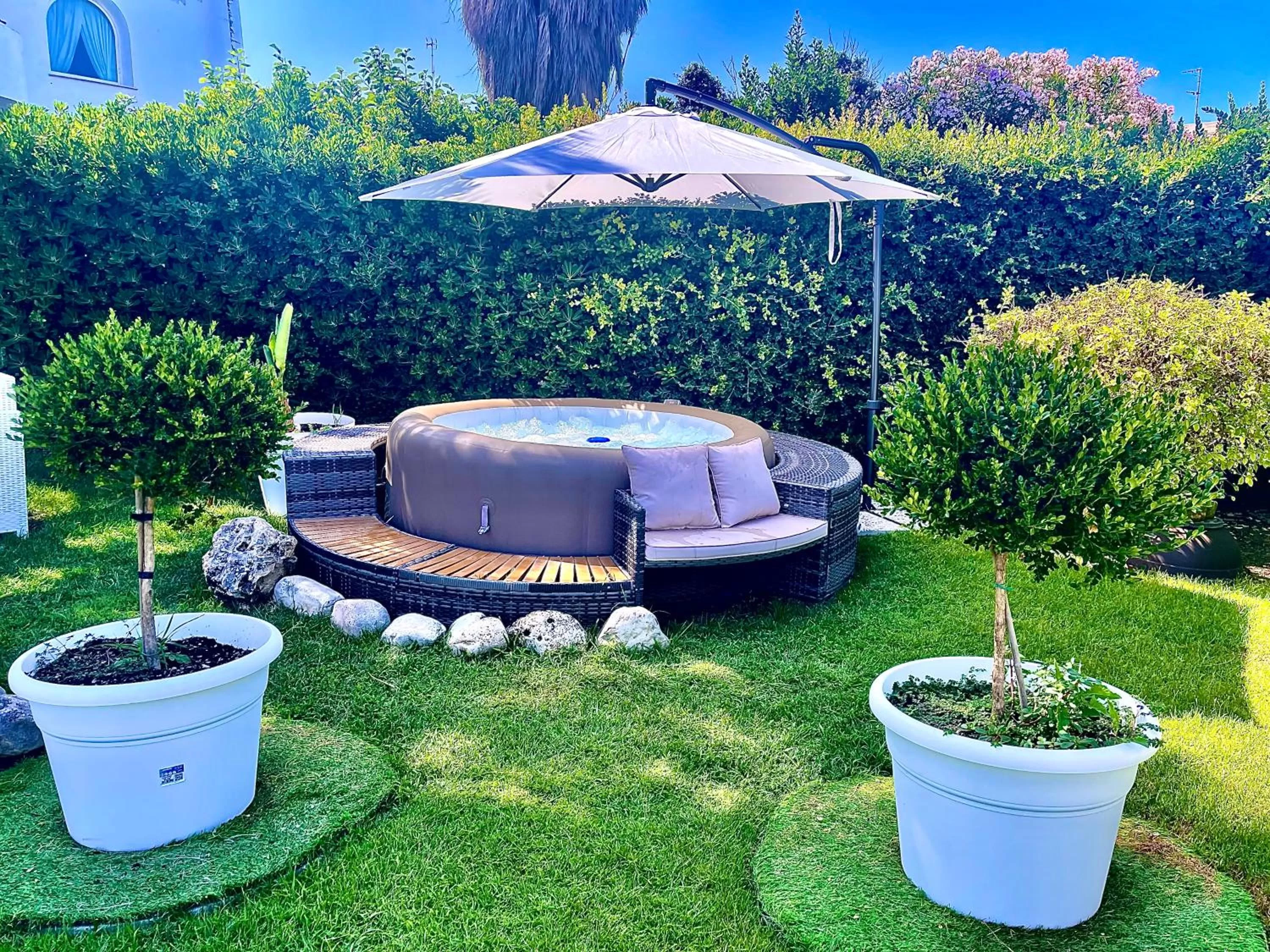 Hot Tub, Garden in Villa Pignatelli