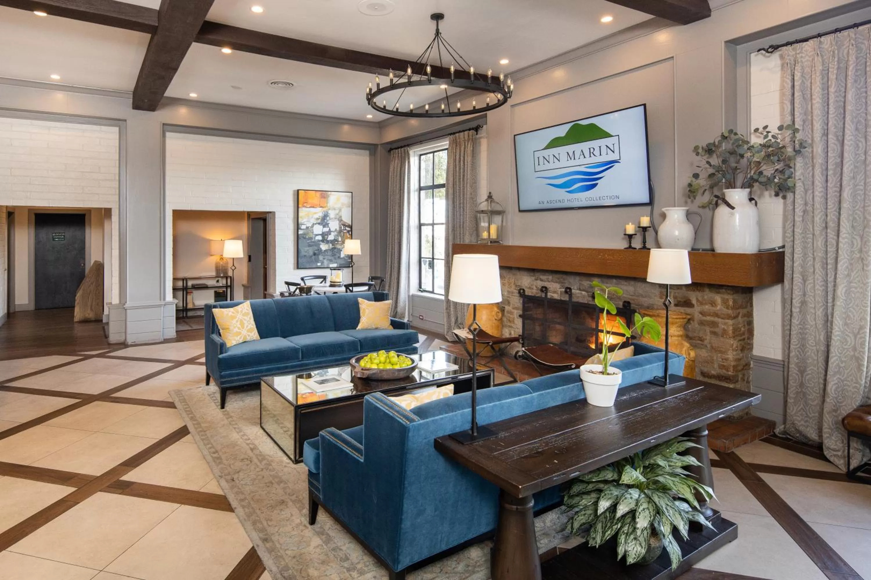 Lobby or reception in Inn Marin and Suites, an Ascend Collection Hotel