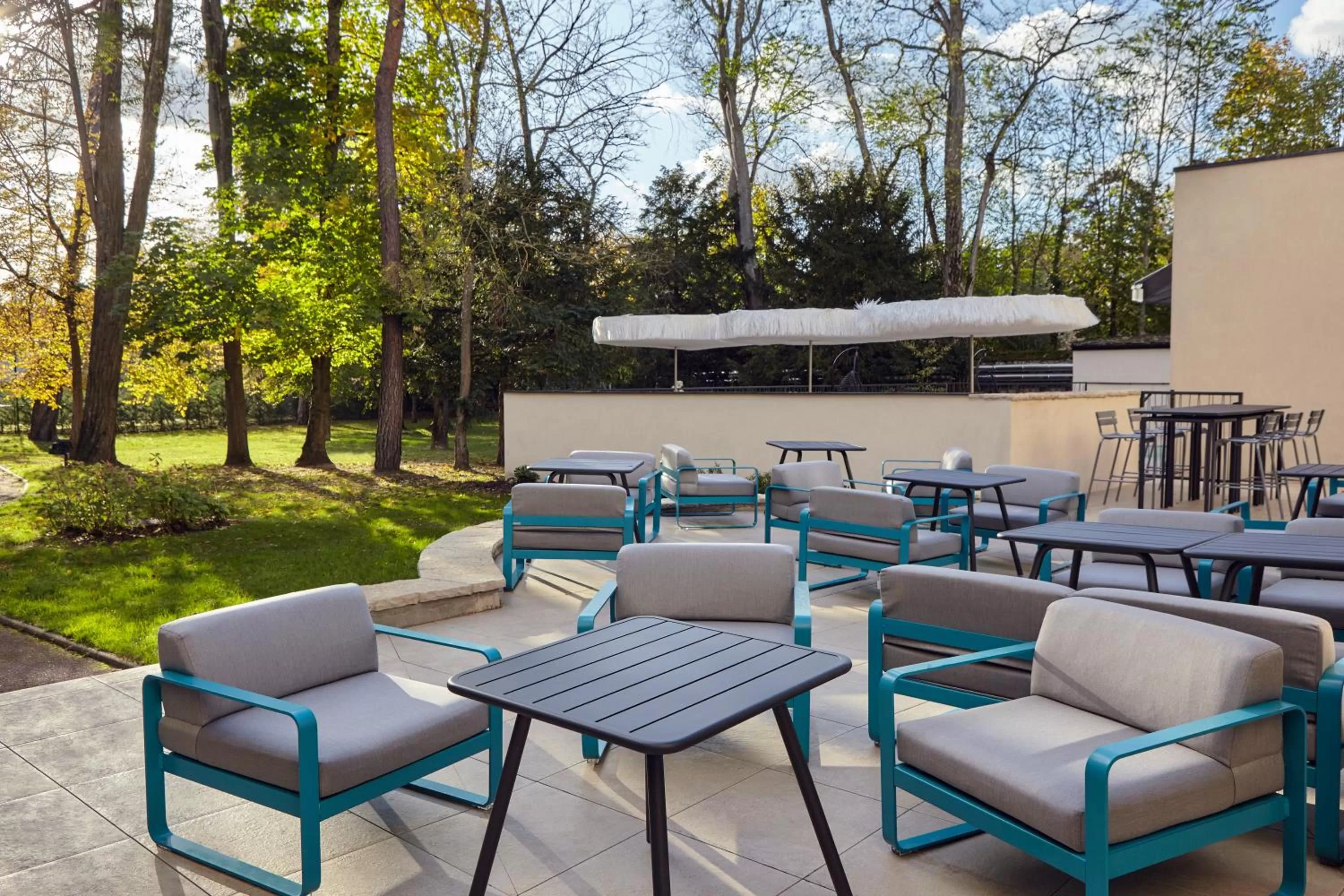 Patio in Mercure Château de Fontainebleau