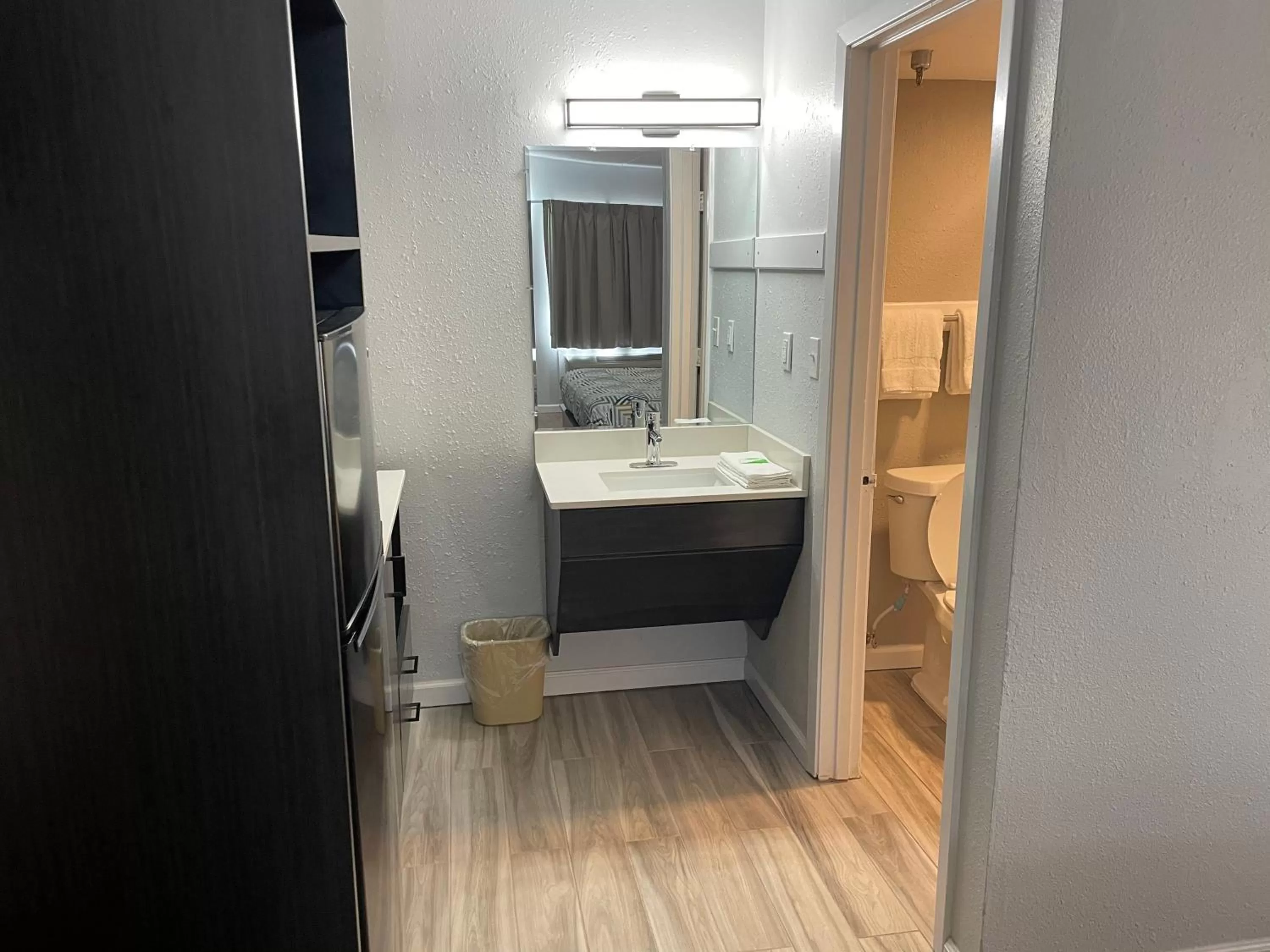 Shower in Studio 6 Vicksburg, MS- Downtown