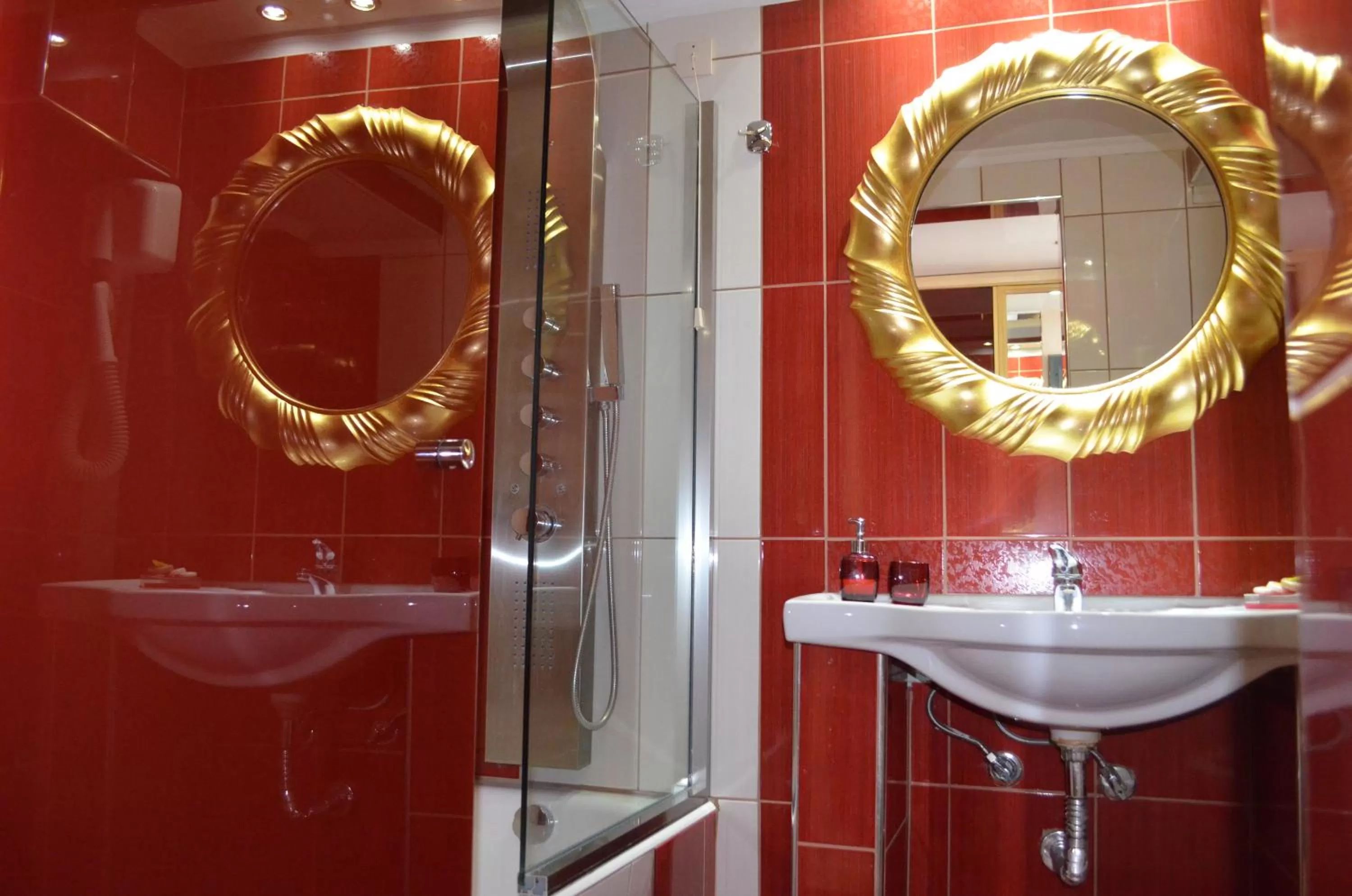 Bathroom in Ellinis Hotel