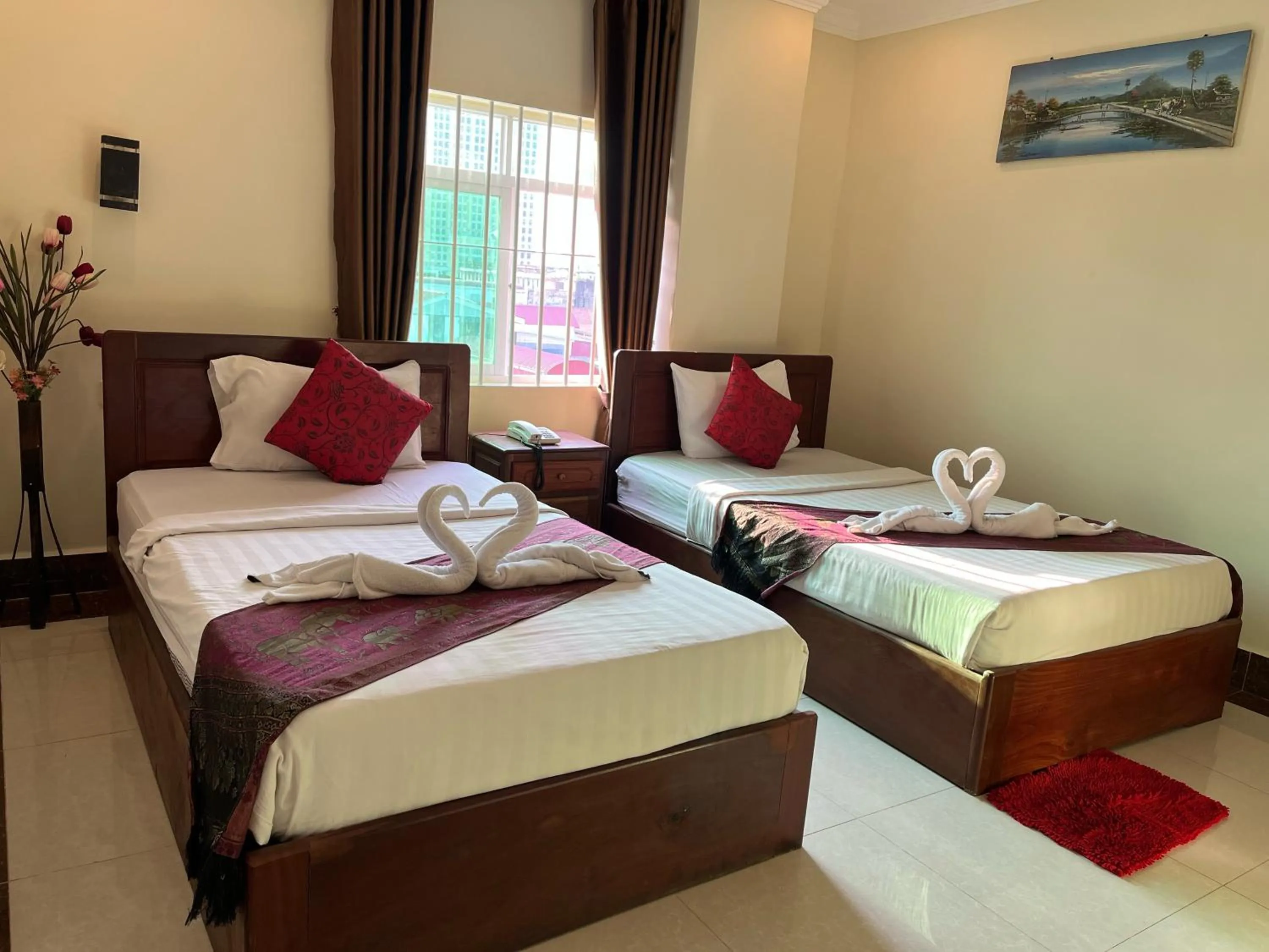 Photo of the whole room, Bed in Queenwood Hotel