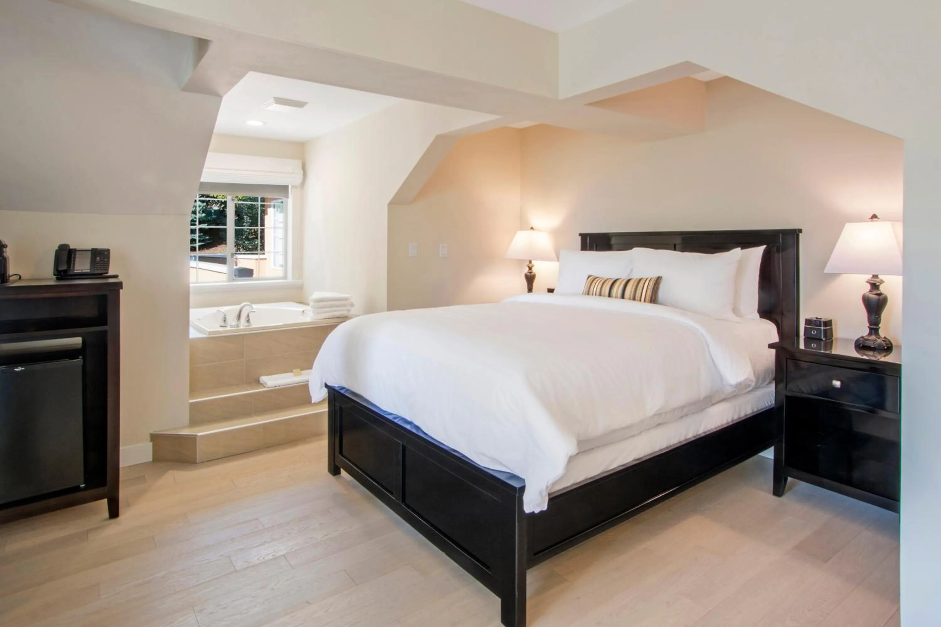 Bedroom, Bed in Villa Eyrie Resort