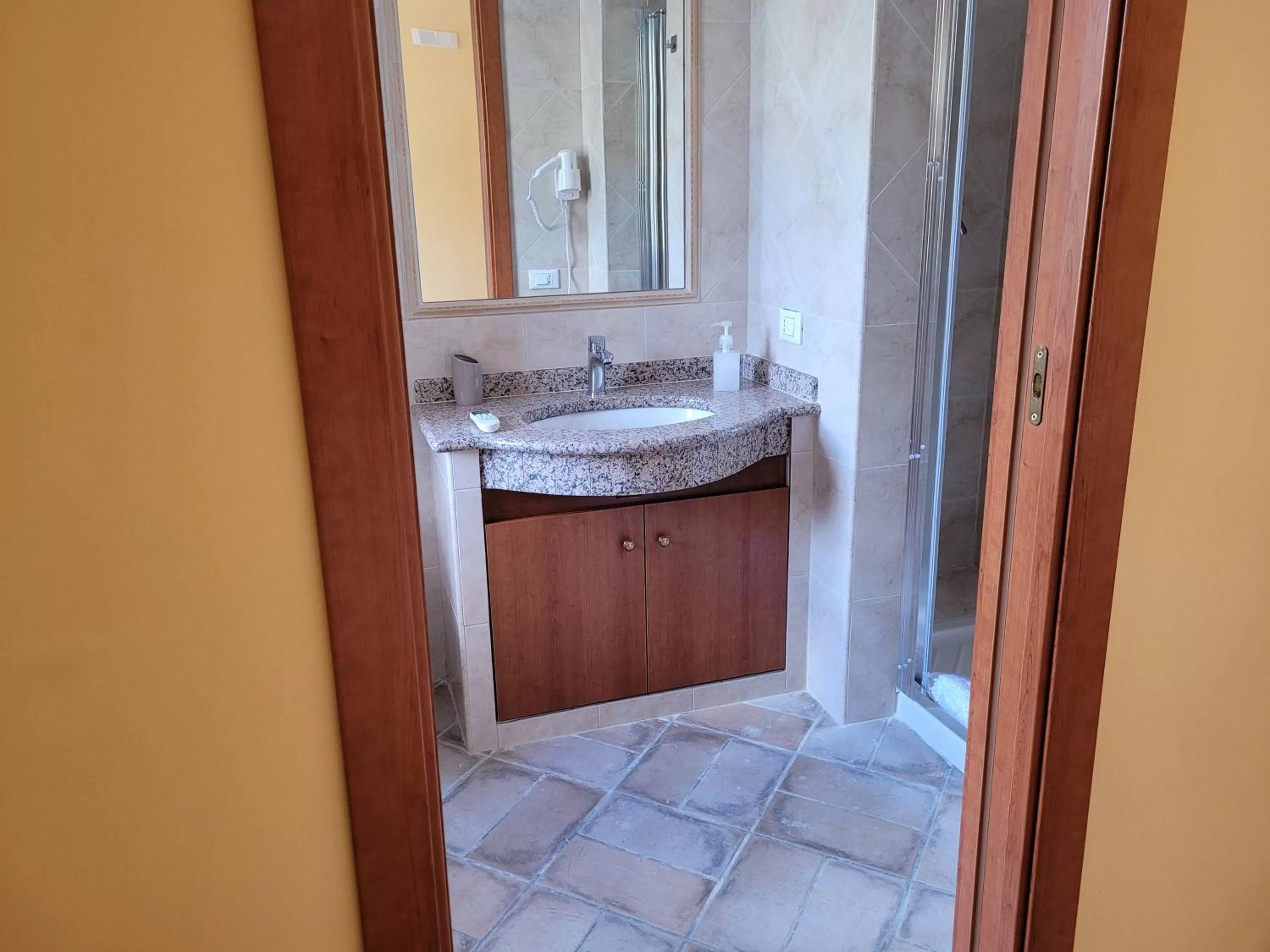 Alloggio turistico Magnifico Alessandro Valle Bernardo 04025 Lenola nei pressi di Fondi LT