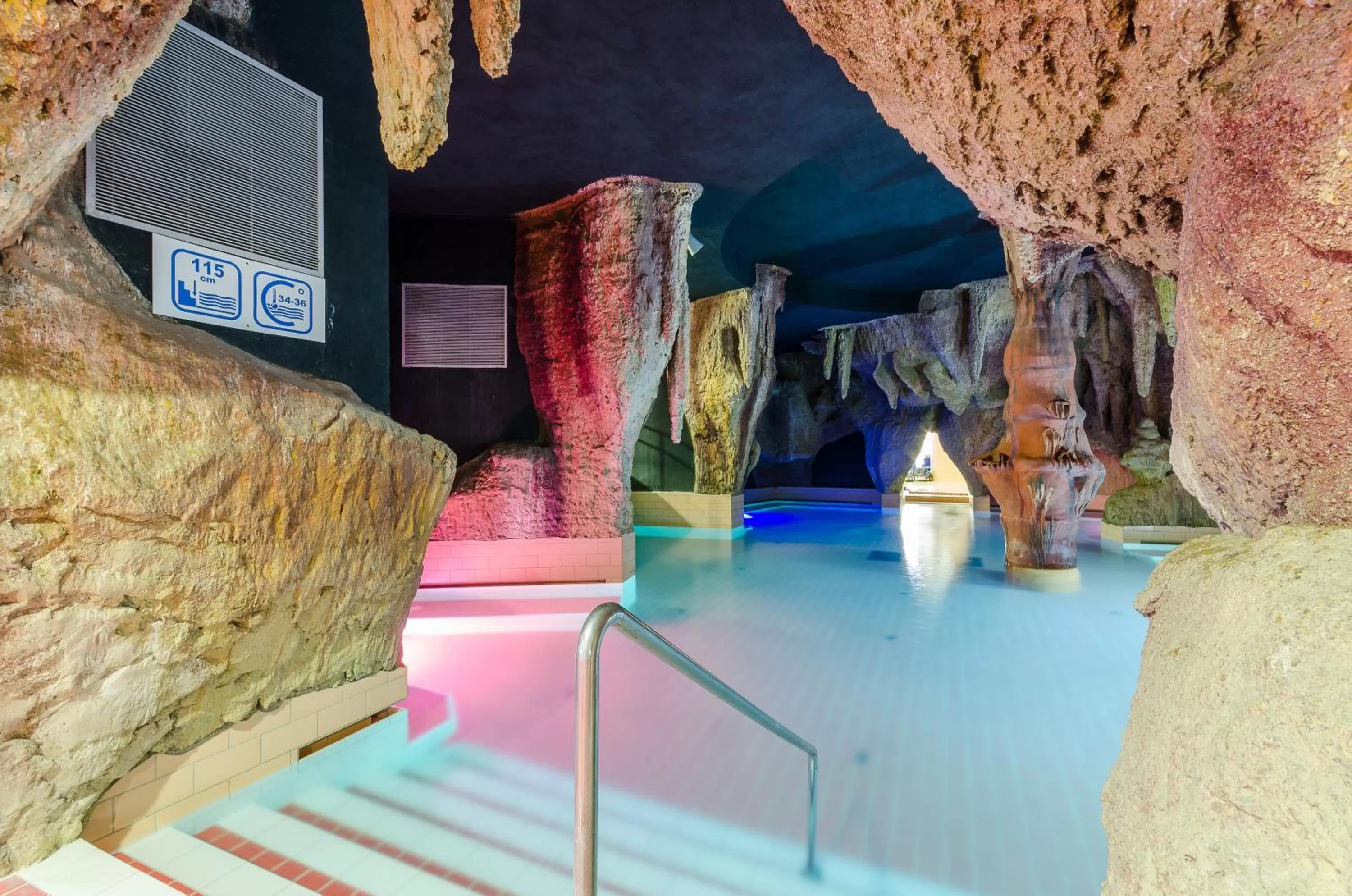 Swimming pool in Hunguest Hotel Aqua Sol