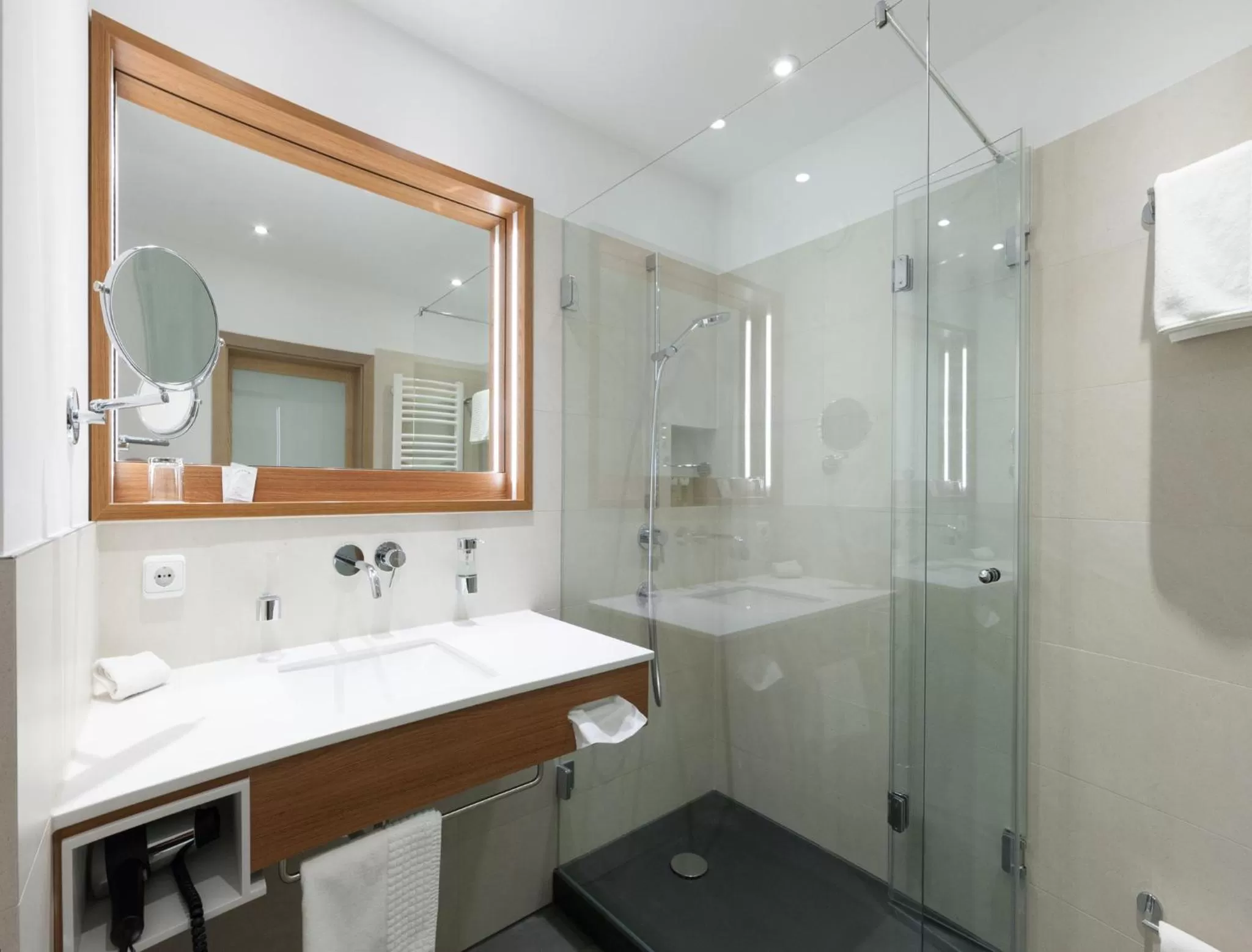 Shower in Hotel Hachinger Hof