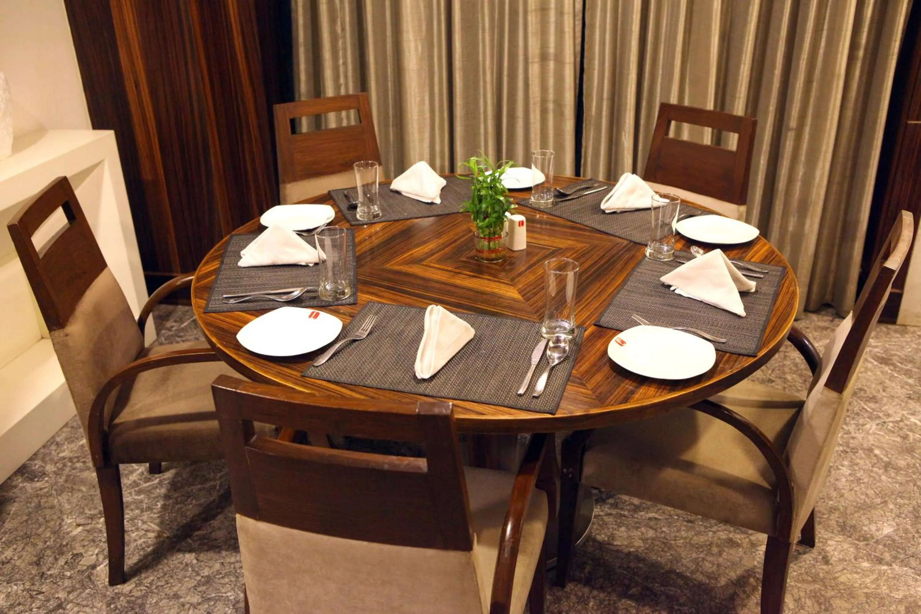 Restaurant/places to eat in Lords Plaza Surat