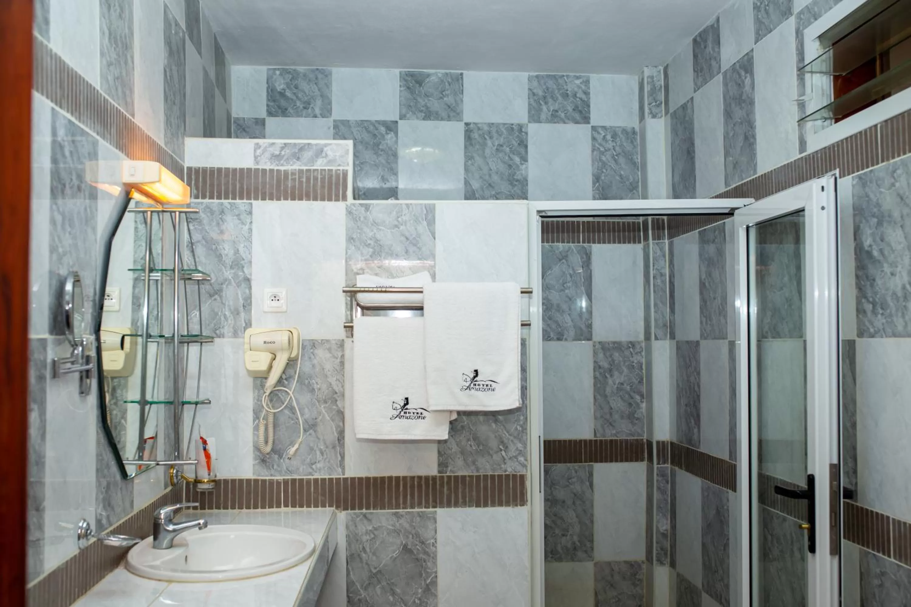 Shower in Amazone Hotel Tulear