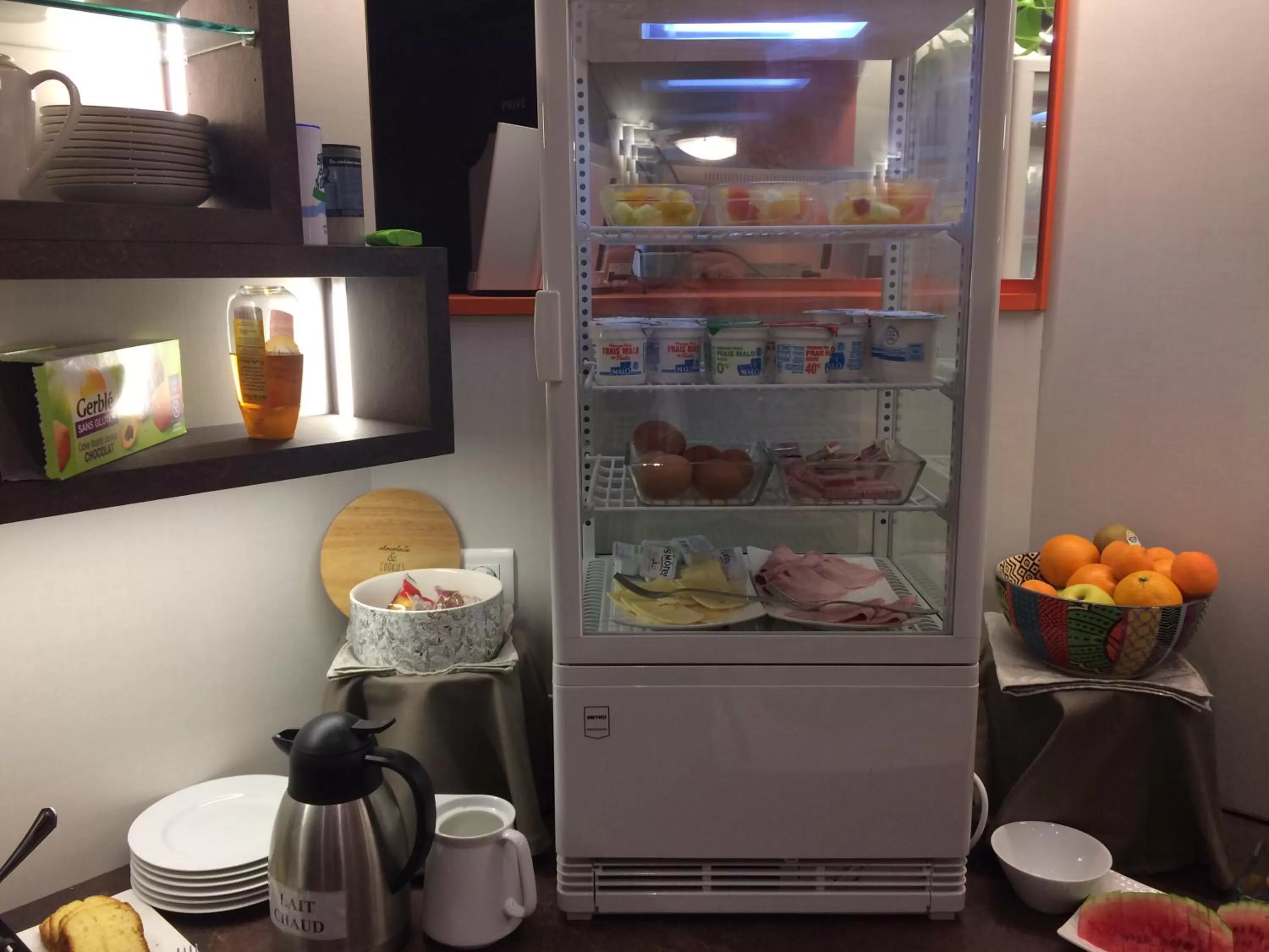 Buffet breakfast in The Originals City, Hôtel du Château, Pontivy