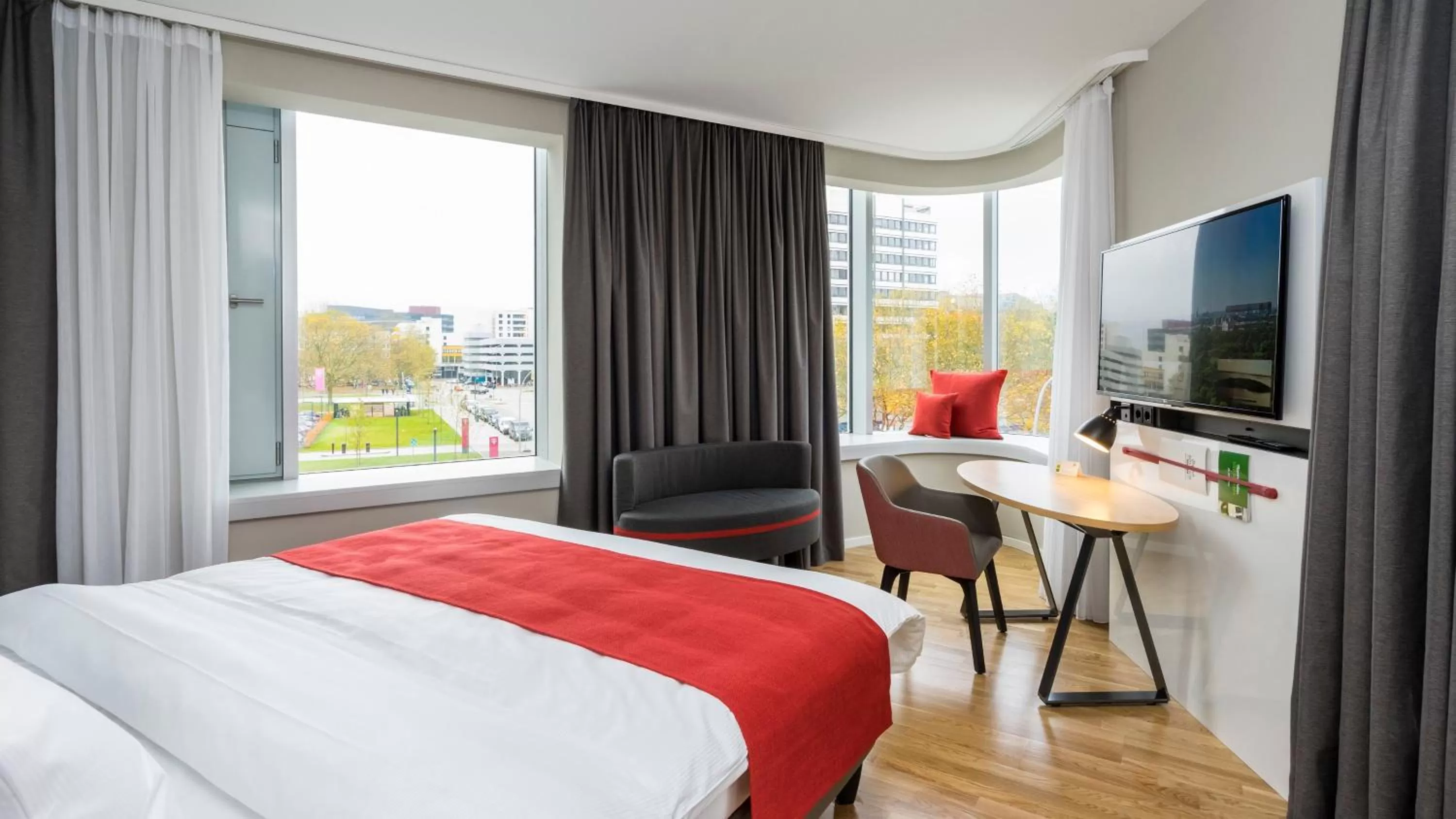 Photo of the whole room, Bed in Holiday Inn Hamburg - City Nord by IHG