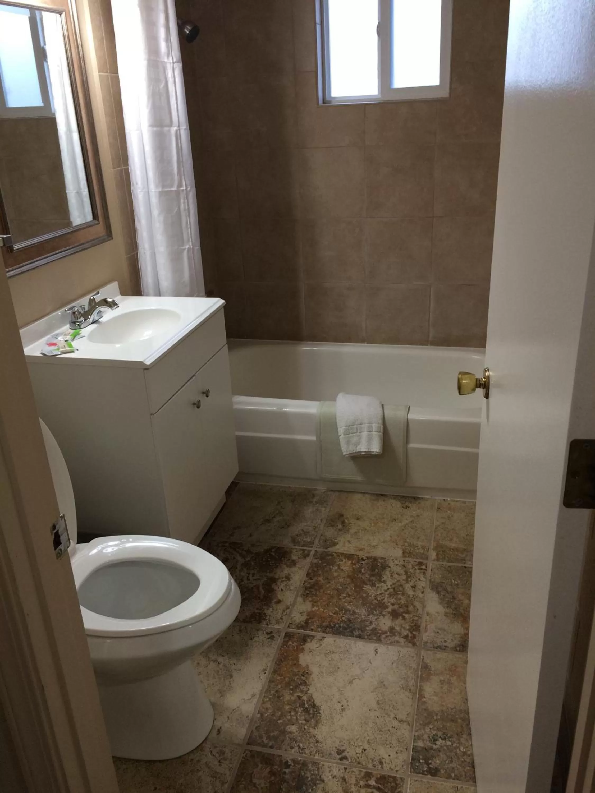 Bathroom in Townhouse Inn & Suites