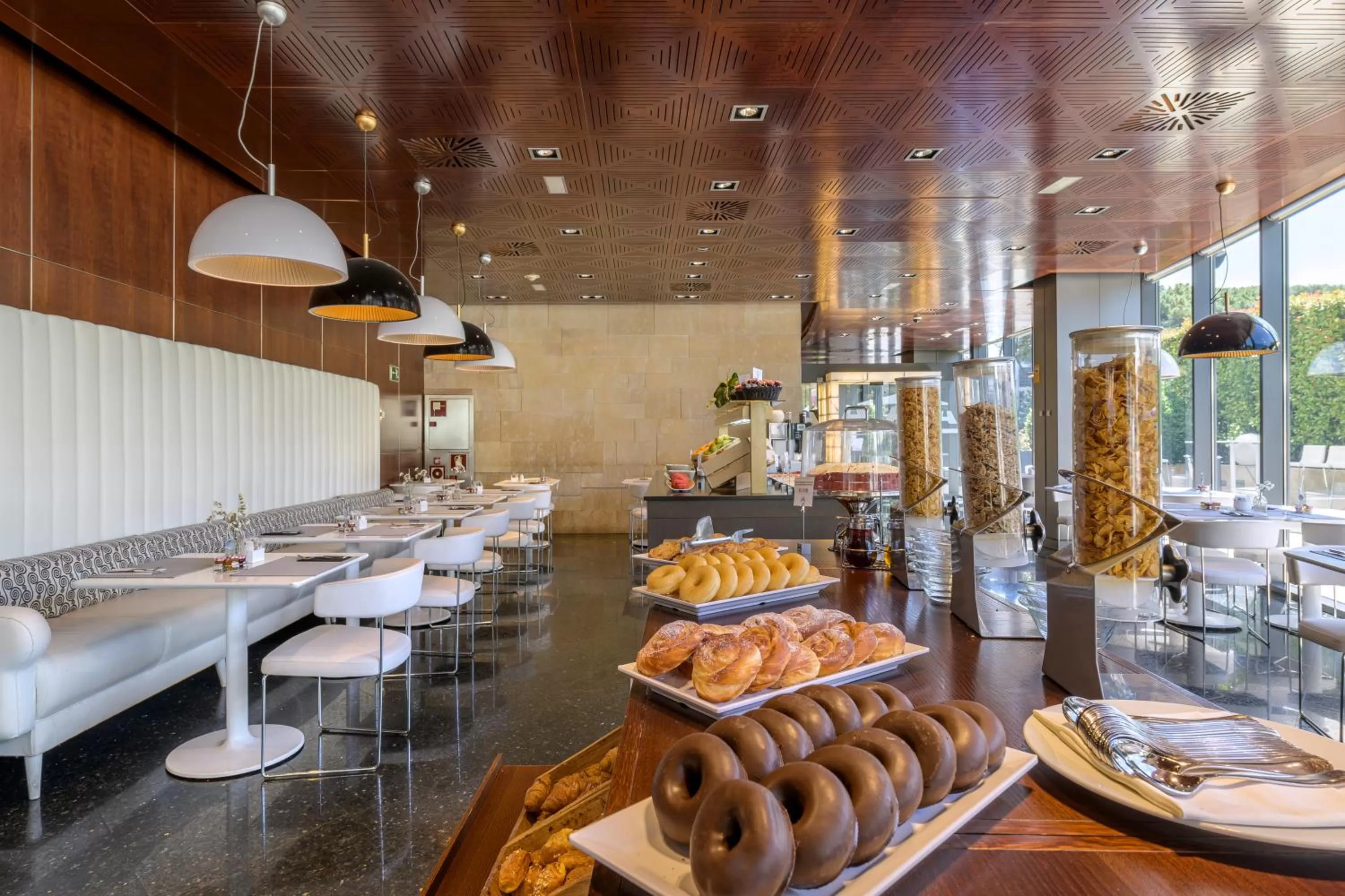 Buffet breakfast in Hotel Maydrit Airport