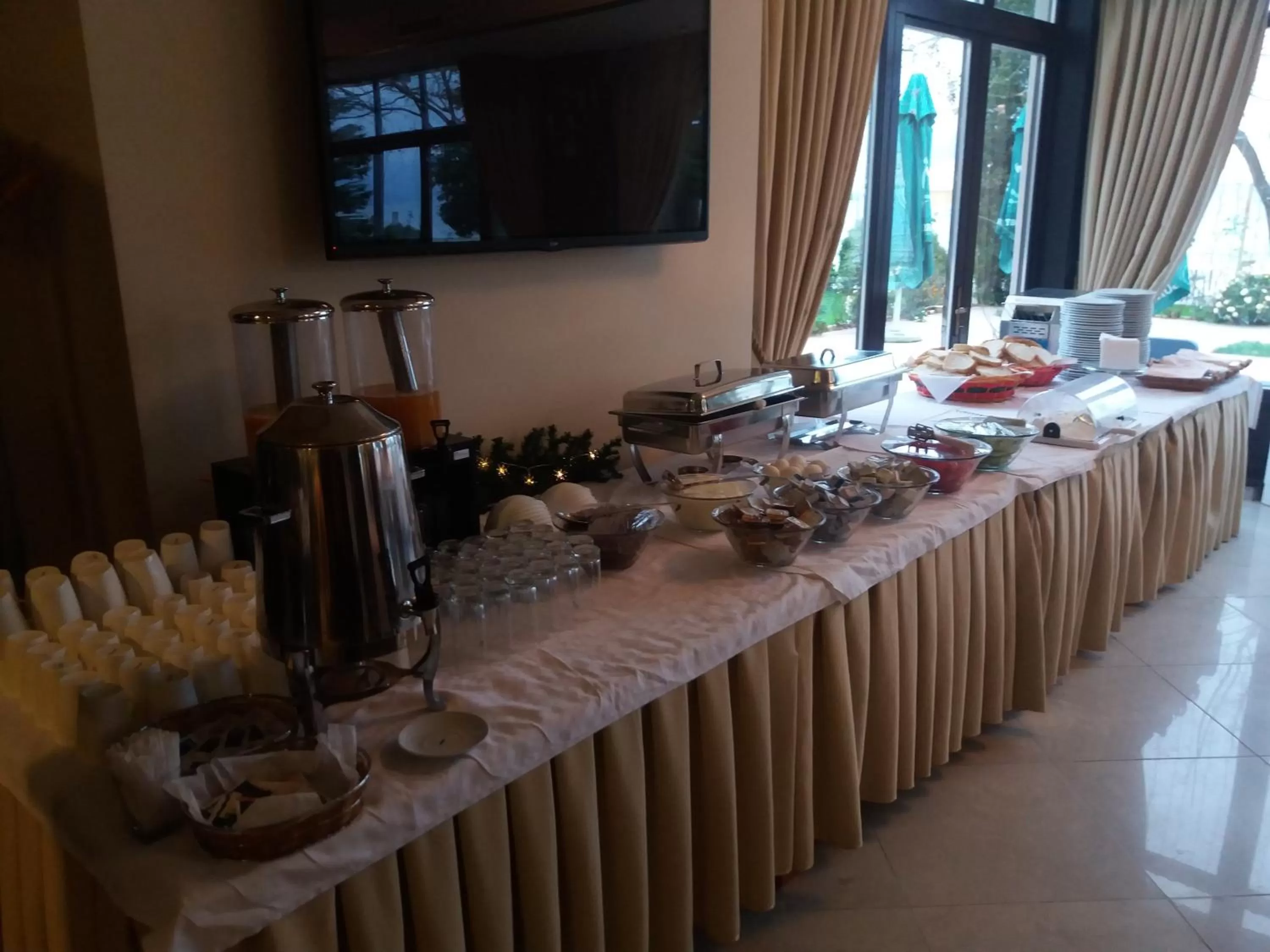 Breakfast, Food in Hotel Millennium