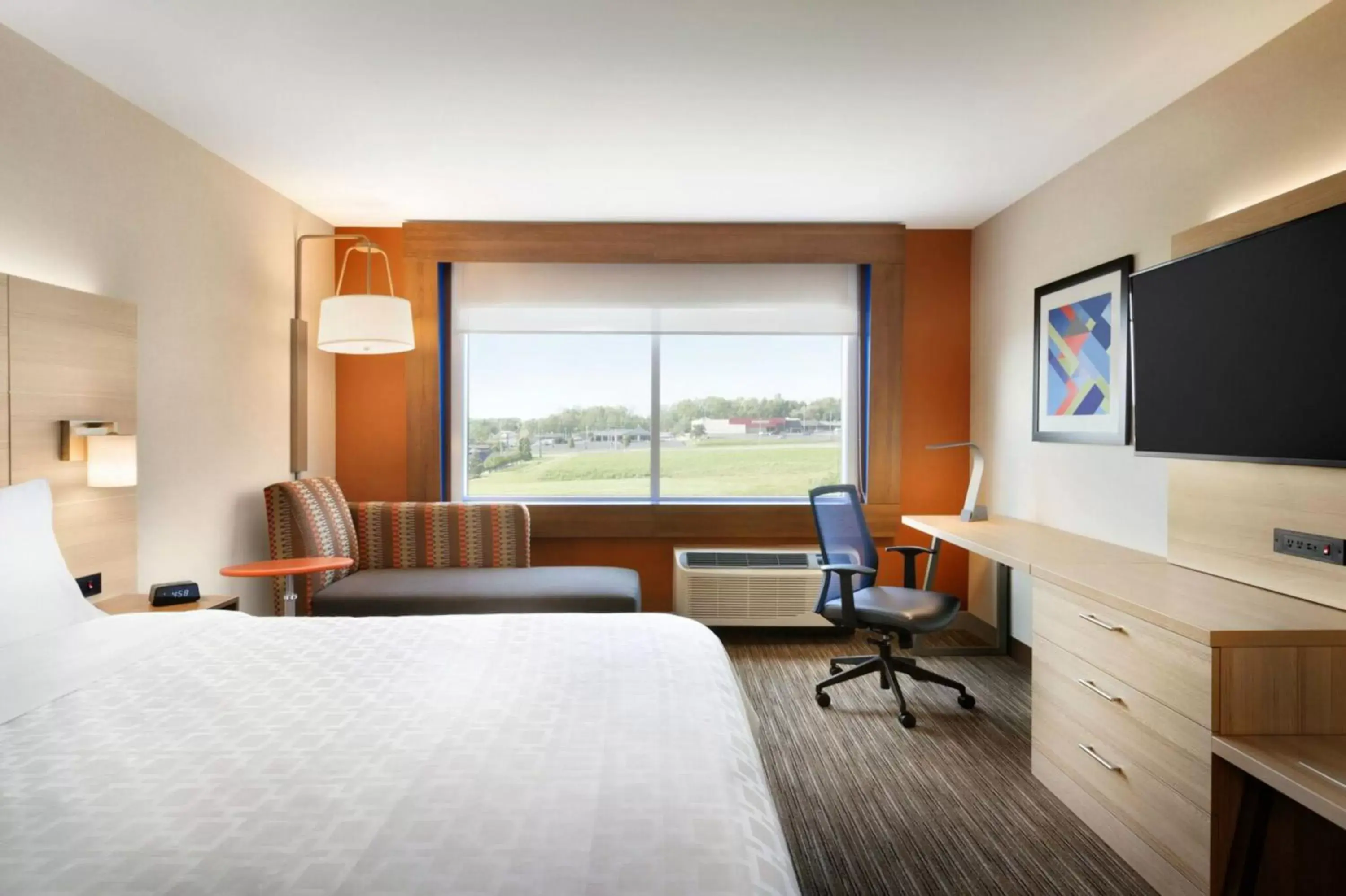 King Room - Hearing Accessible - Roll-in Shower in Holiday Inn Express & Suites - Warsaw - E Center, an IHG Hotel King Room - Hearing Accessible - Roll-in Shower in Holiday Inn Express & Suites - Warsaw - E Center, an IHG Hotel