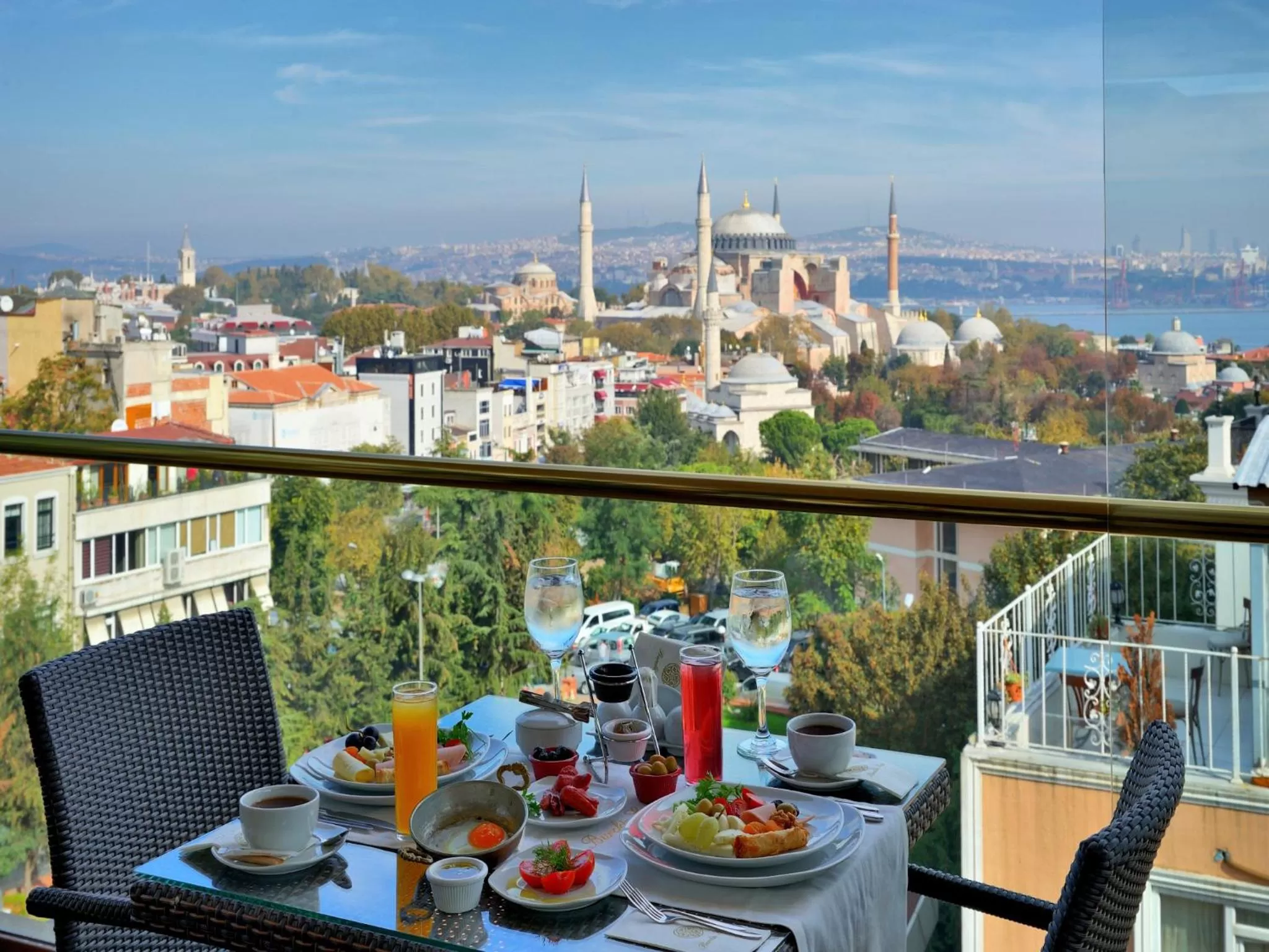 Restaurant/places to eat in Burckin Hotel