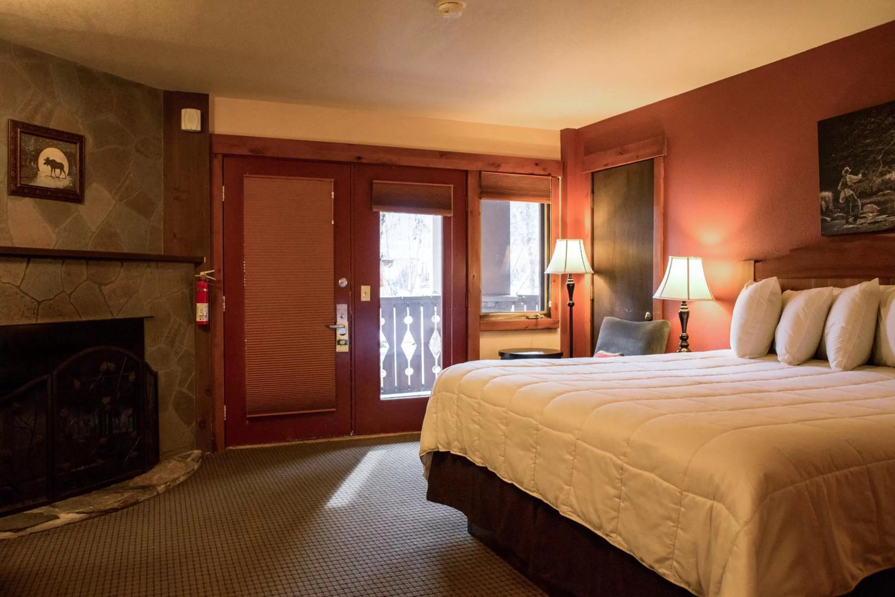 King Room with Fireplace - Non-Pet Friendly in Silver Moon Inn