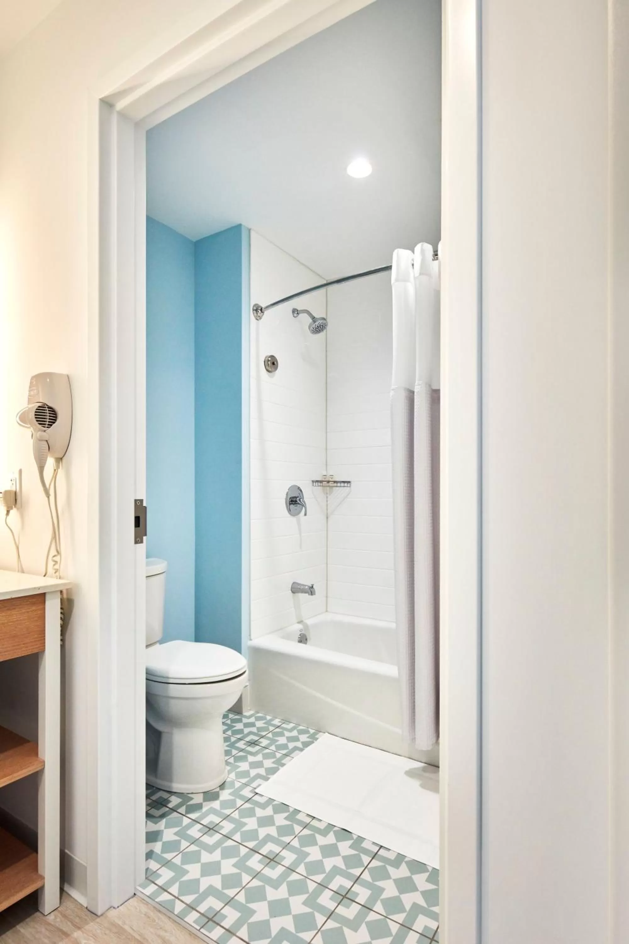 Bathroom in Universal’s Endless Summer Resort – Dockside Inn and Suites