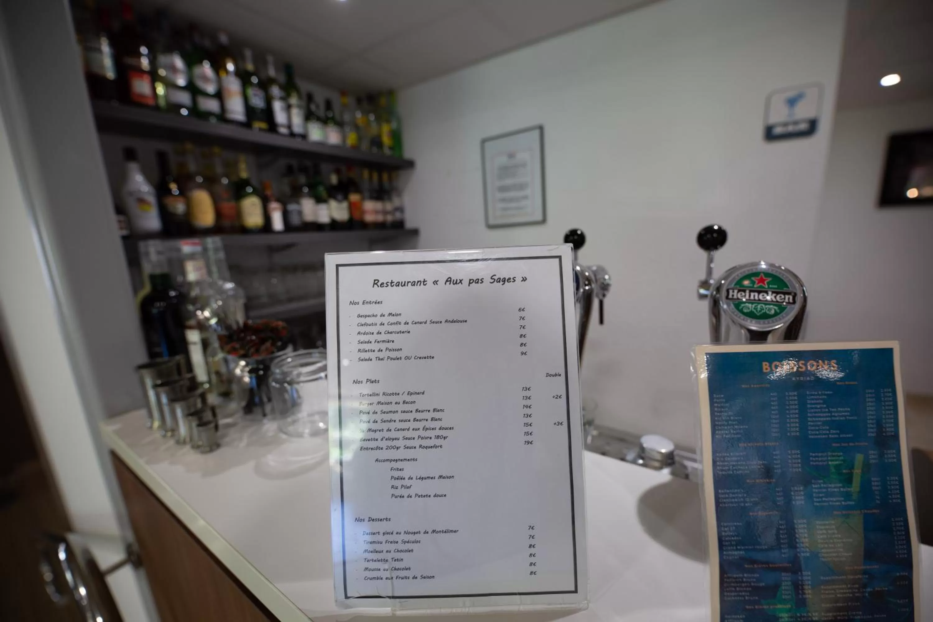 Lounge or bar in Kyriad Blois Sud - Vineuil