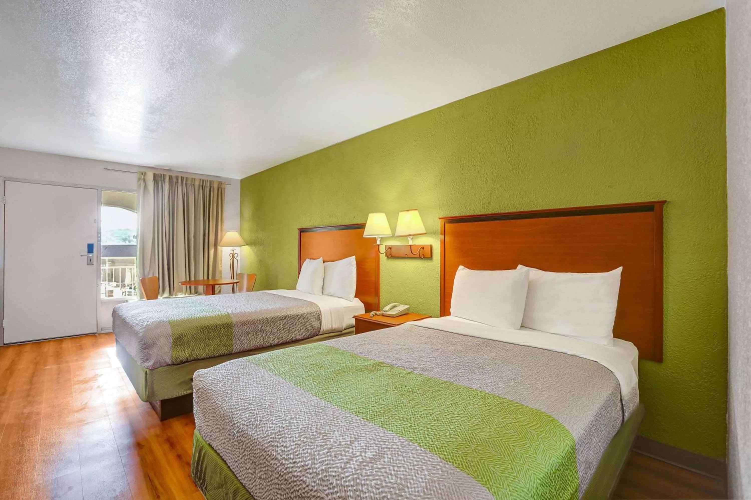 Deluxe Quadruple Room - Non-Smoking in Econo Lodge