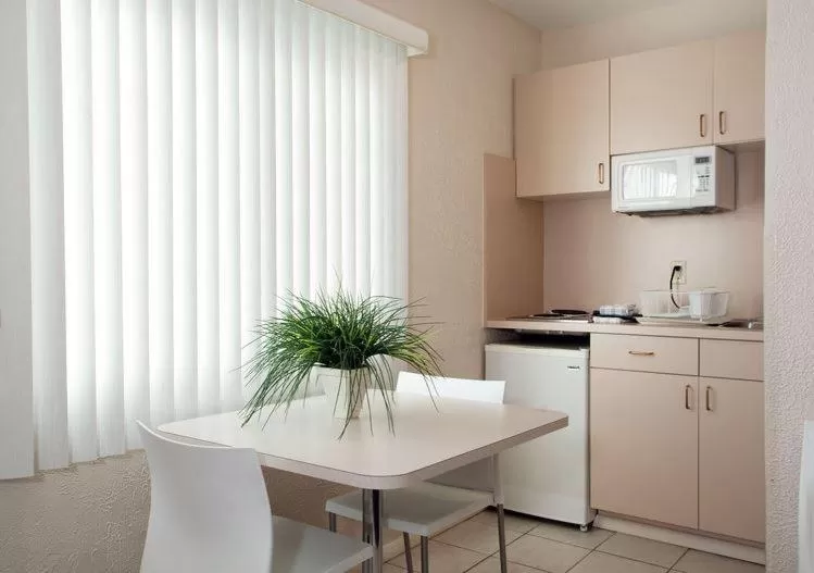 Kitchen or kitchenette in Heart of Wildwood Boardwalk Motel