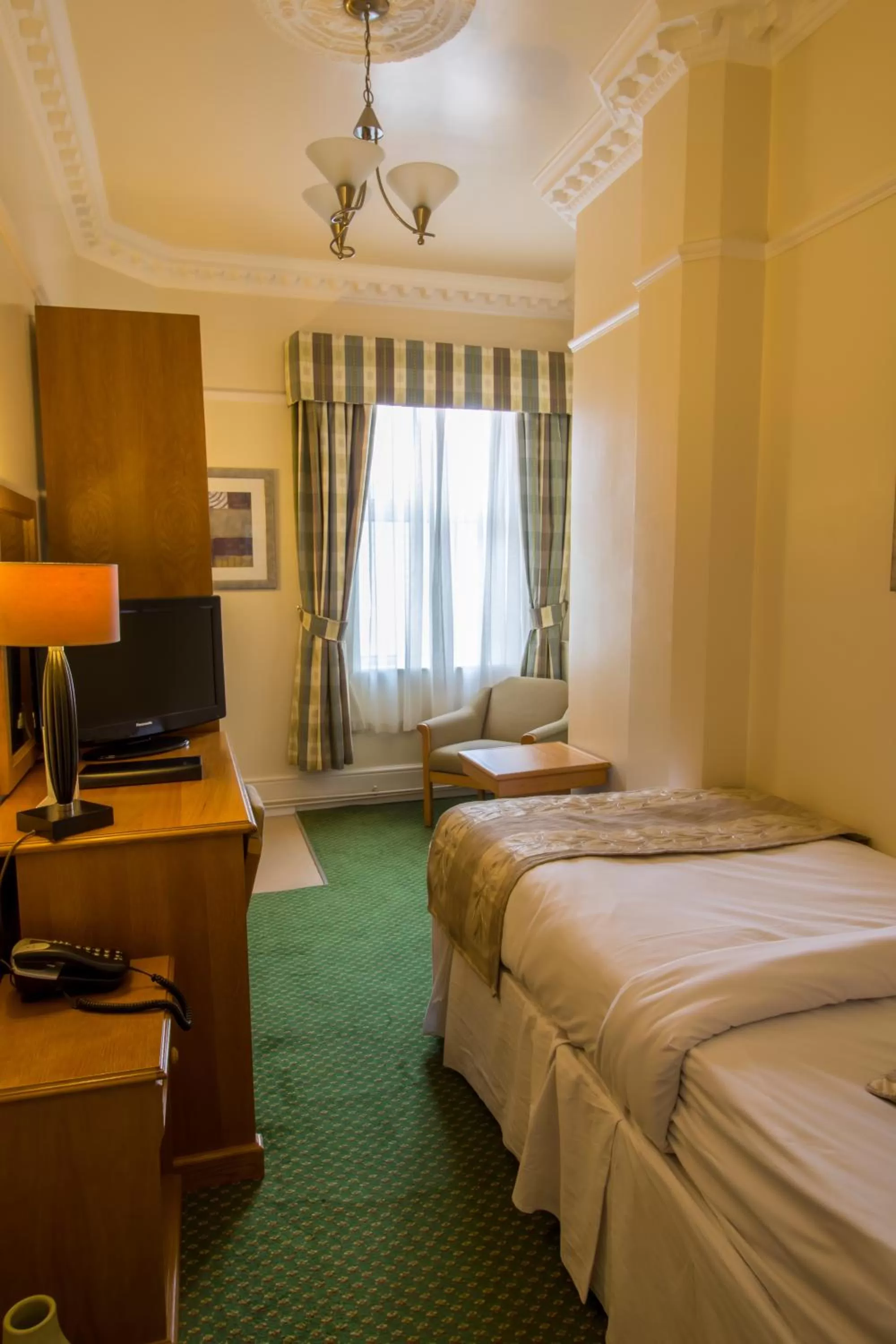 TV and multimedia, Bed in A Park View Hotel