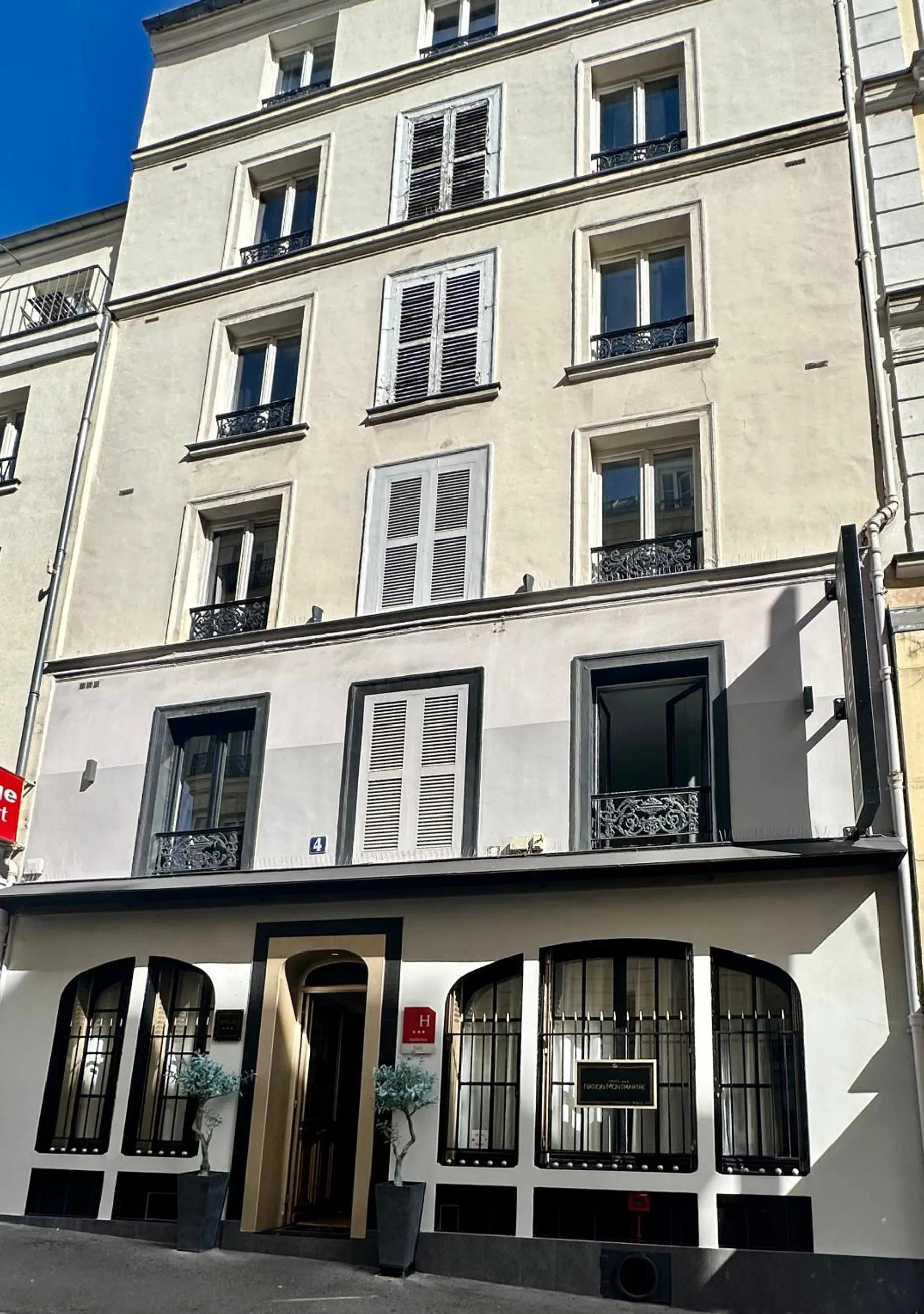 Property building in Hotel Nation Montmartre