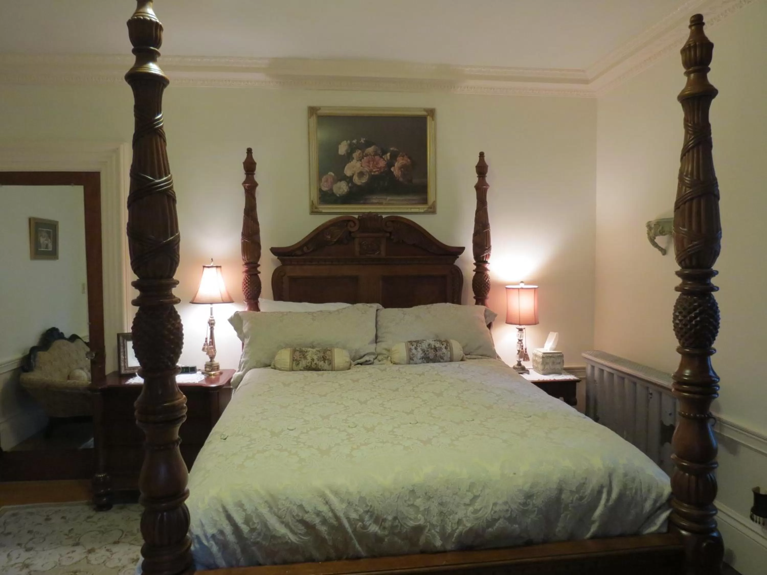 Bed in Silver Fountain Inn