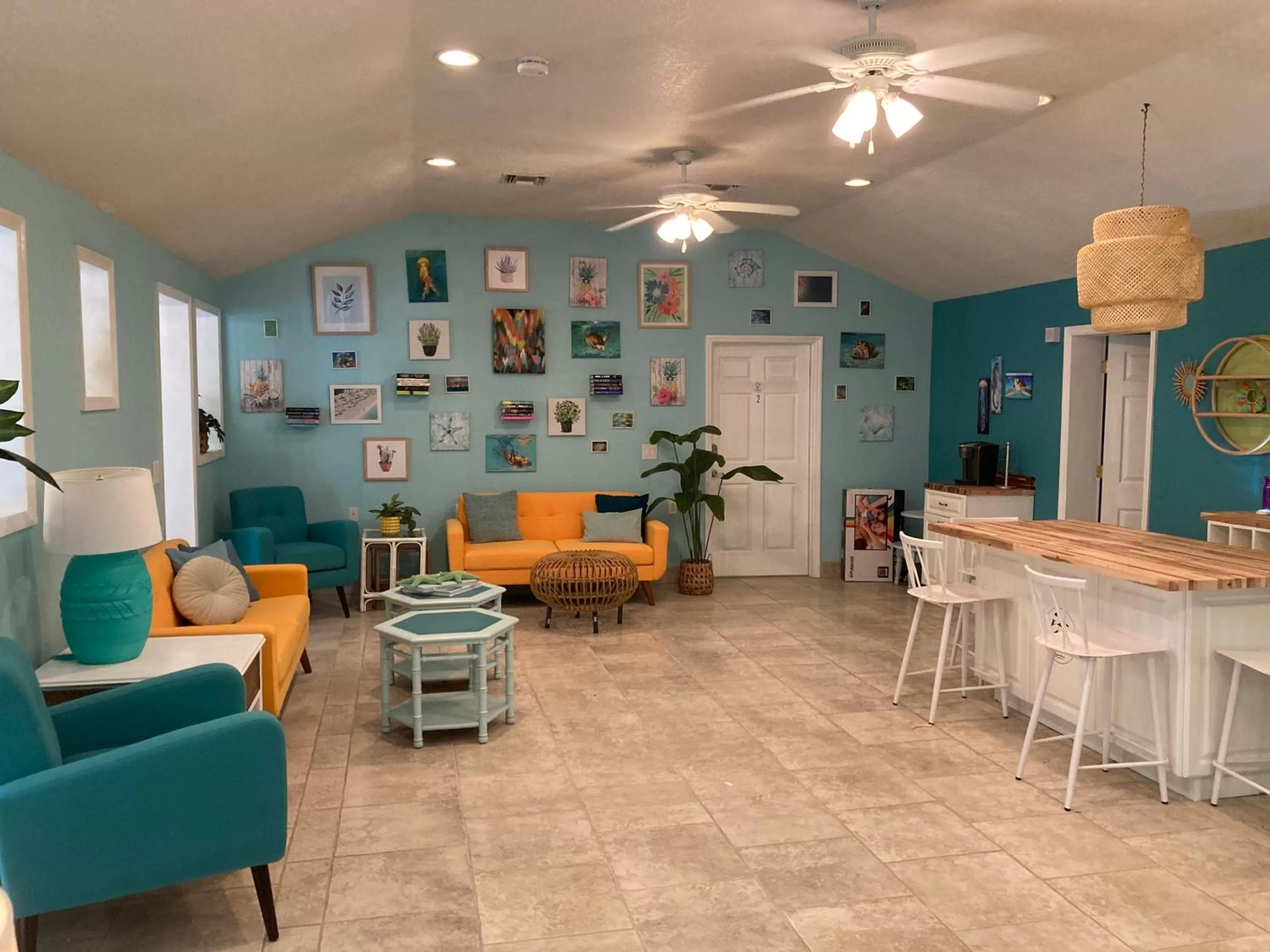 3Gulls Inn Ozona-Boutique Hotel-Steps from Restaurants & Brewery-SwimSpa Pool-Pet Friendly