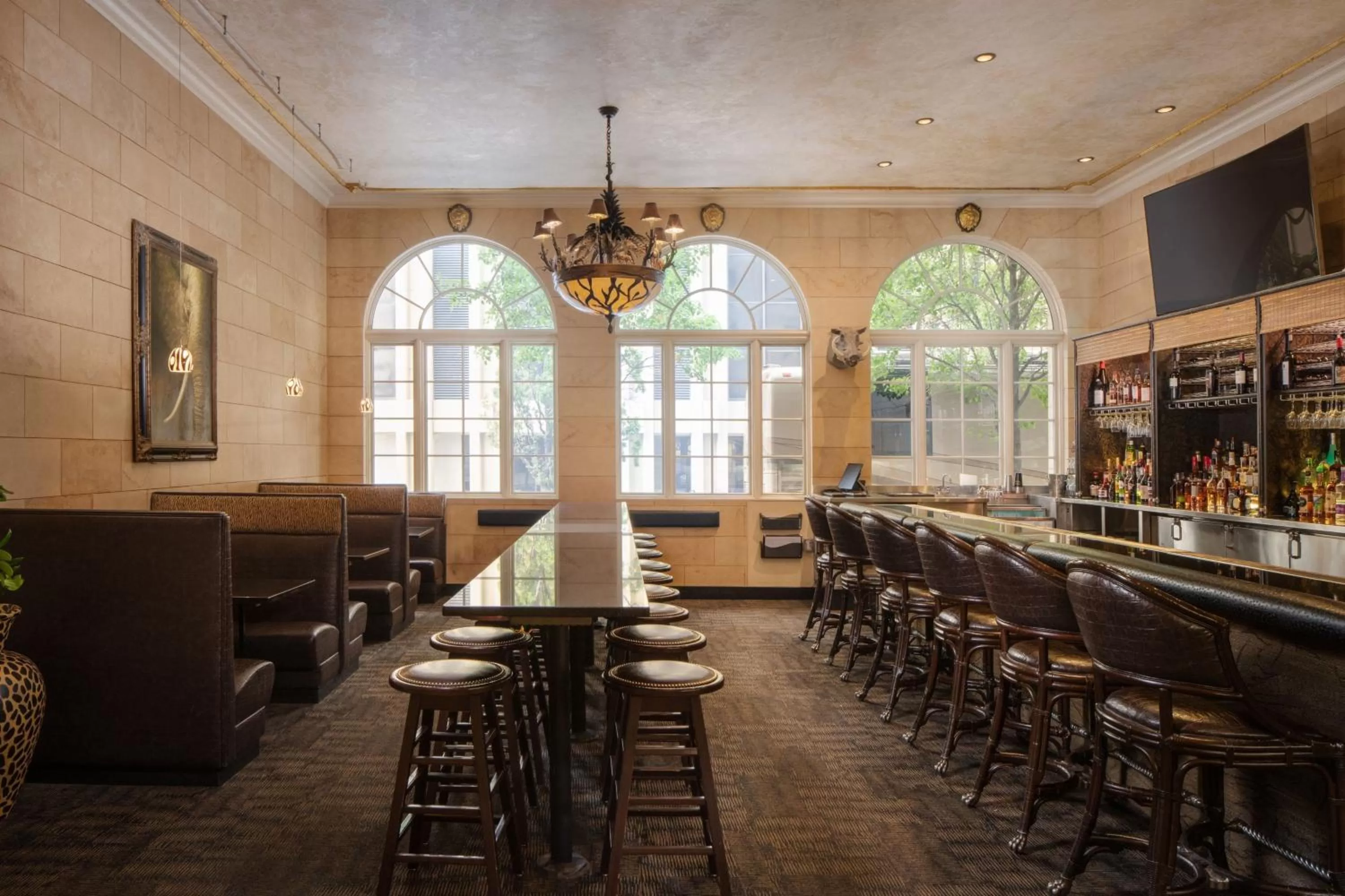 Lounge or bar in The Davenport Tower, Autograph Collection