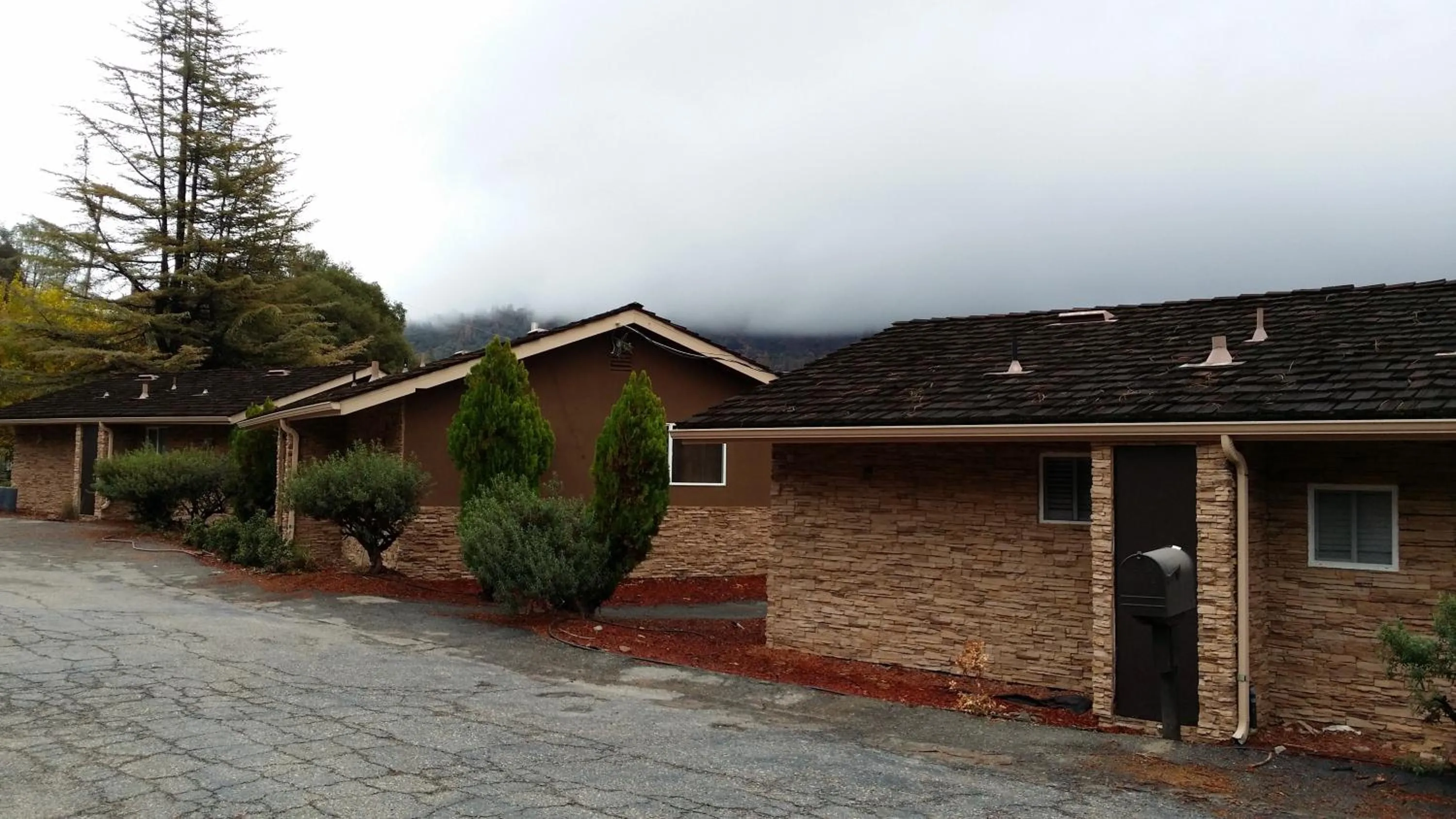 Facade/entrance in Mountain Trail Lodge and Vacation Rentals