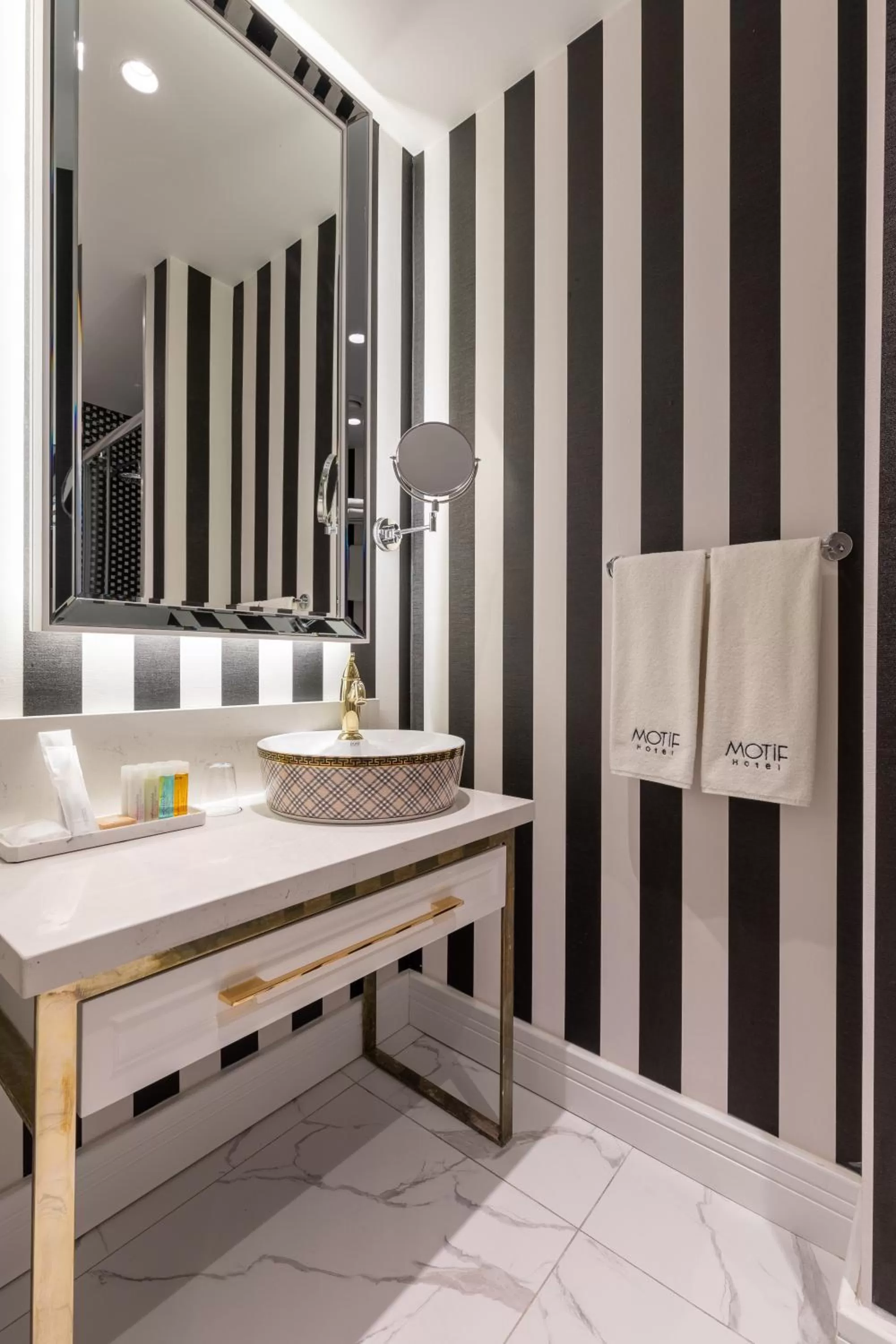 Shower in Motif Hotel Çeşme