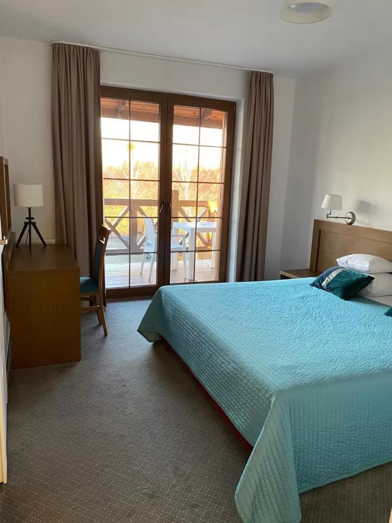 Bed in HOTEL CICHA WODA NIEPORĘT