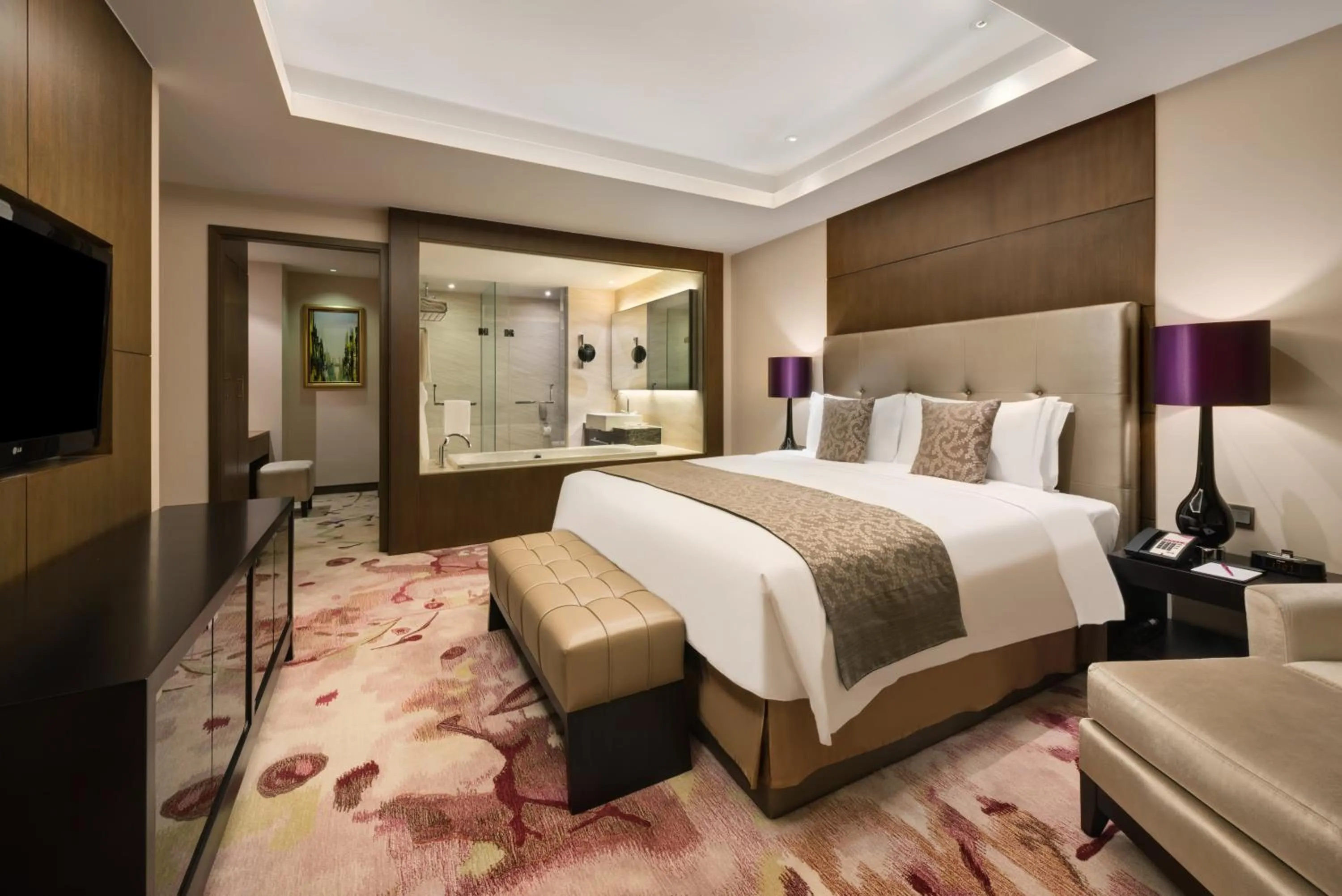 Photo of the whole room, Bed in Crowne Plaza Shanghai Xiayang Lake by IHG