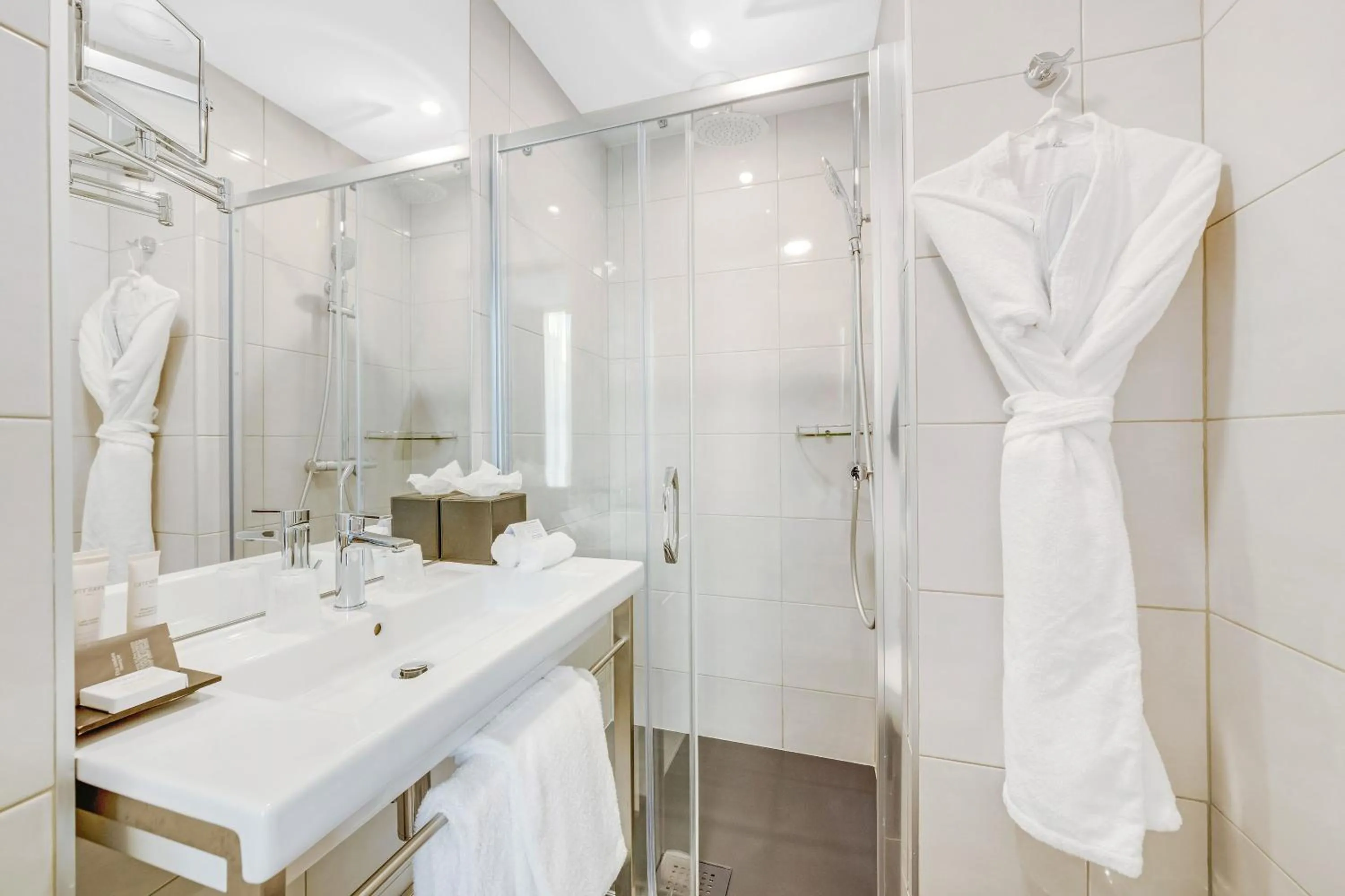 Bathroom in Hôtel Villa Eiffel Mademoiselle